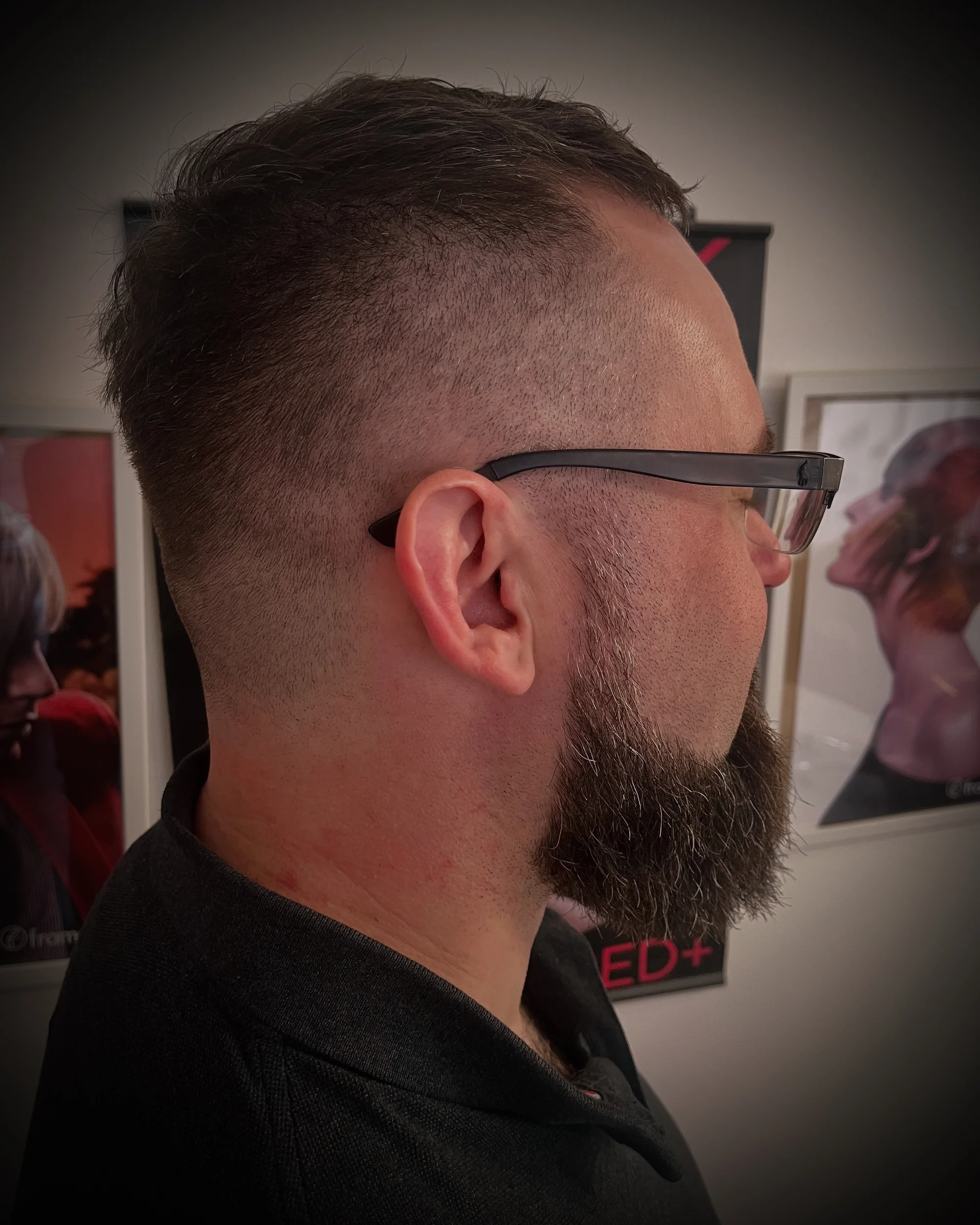 Kadeřnický balíček pro muže: masáž hlavy, klasický i skin fade střih a úprava vousů