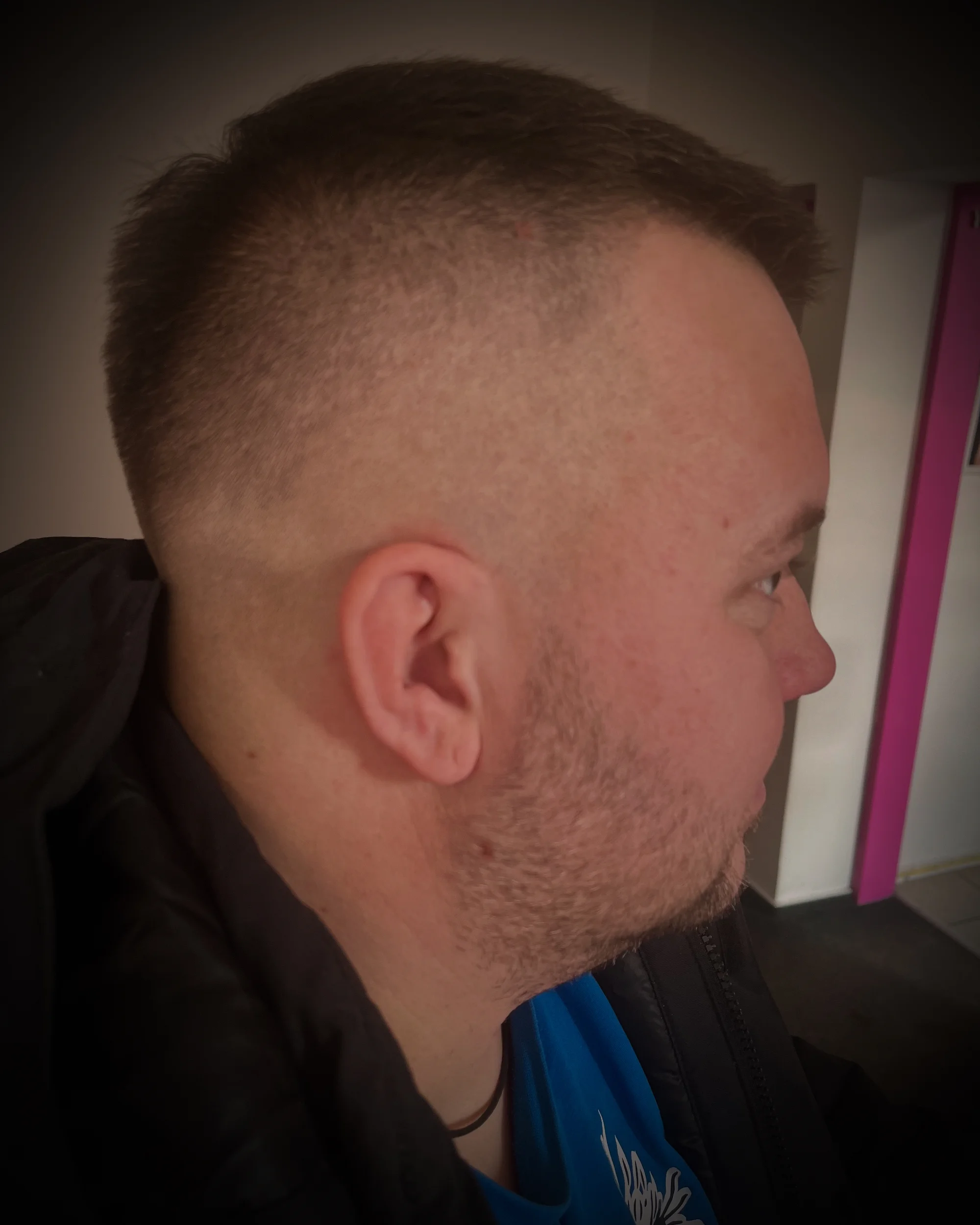 Kadeřnický balíček pro muže: masáž hlavy, klasický i skin fade střih a úprava vousů
