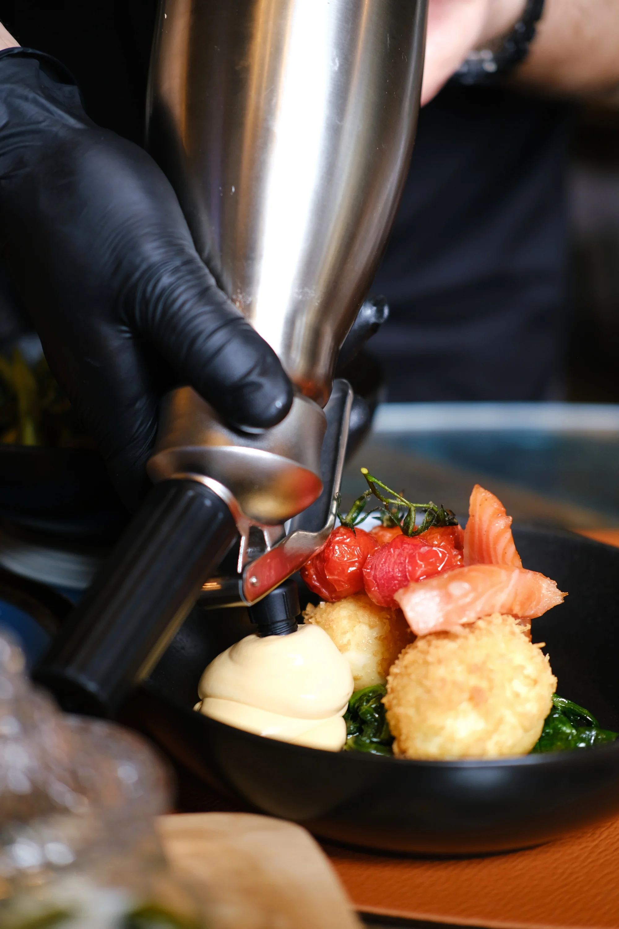 Víkendový degustační brunch o 3 chodech a neomezená mimosa v River's smokelab pro 2 osoby