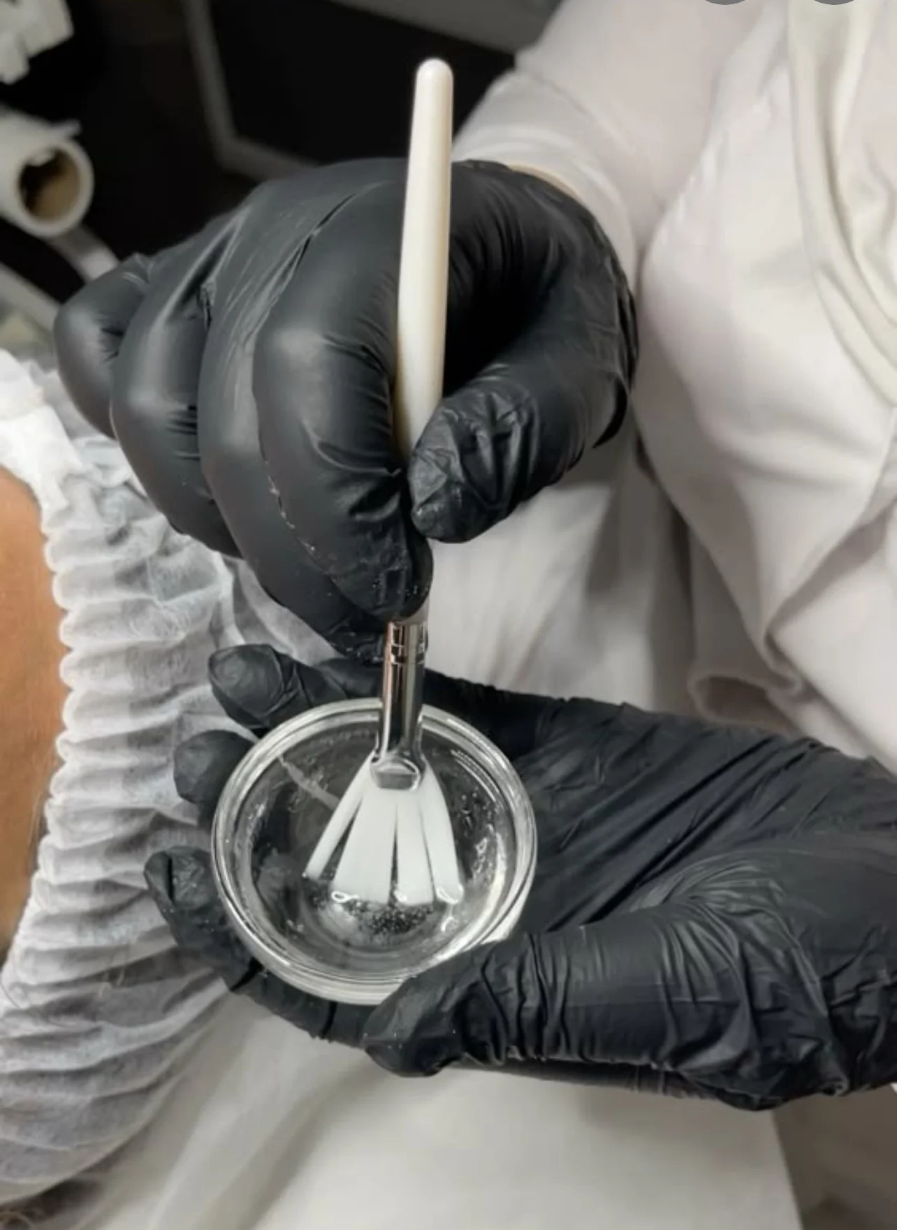 Podmanivý pohled každý den: laminace obočí a lash lifting včetně barvení a výživy
