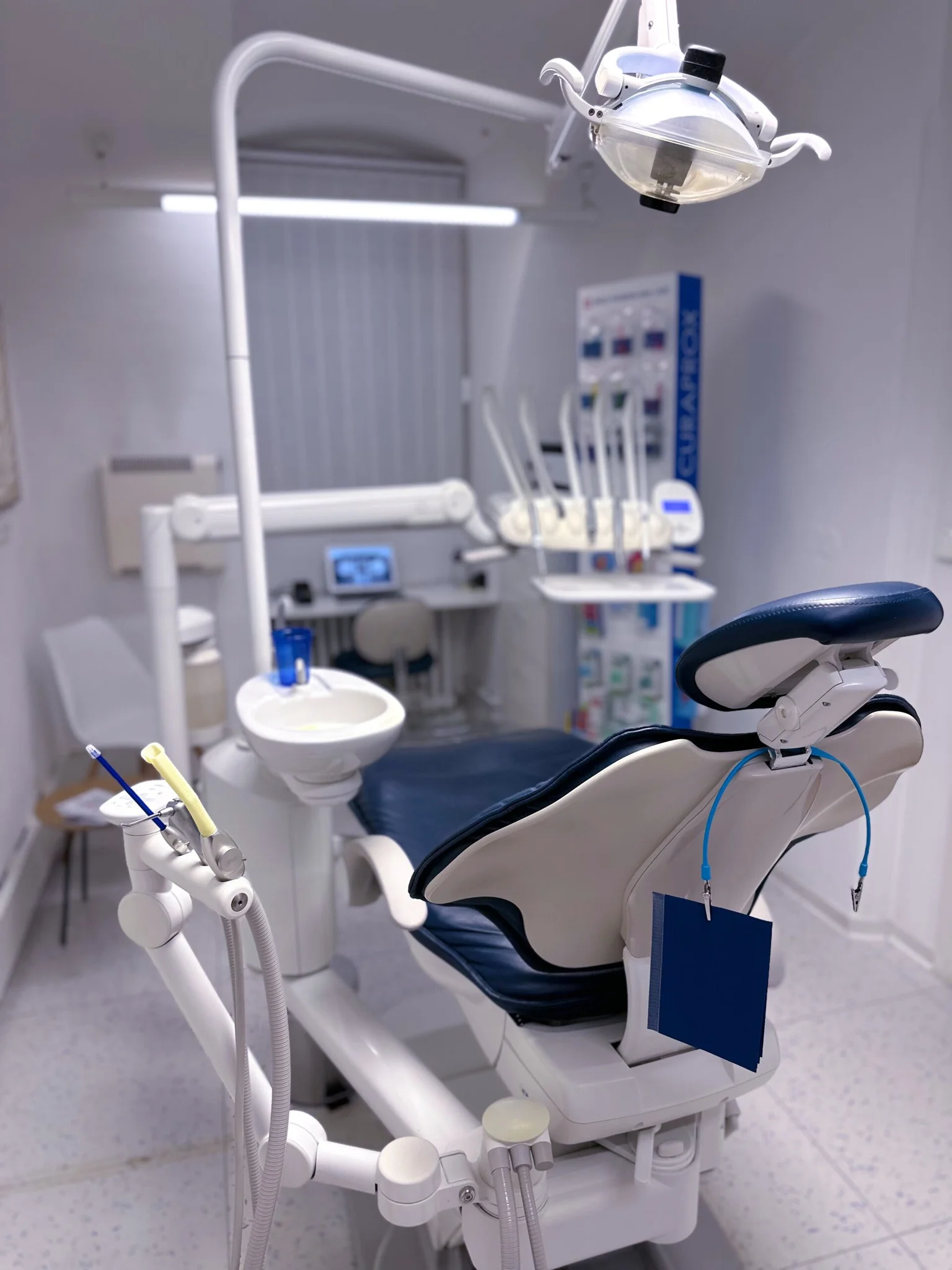 Zářivý úsměv během jedné návštěvy: vstupní dentální hygiena i bělení zubů, 60–⁠⁠⁠⁠⁠⁠120 minut