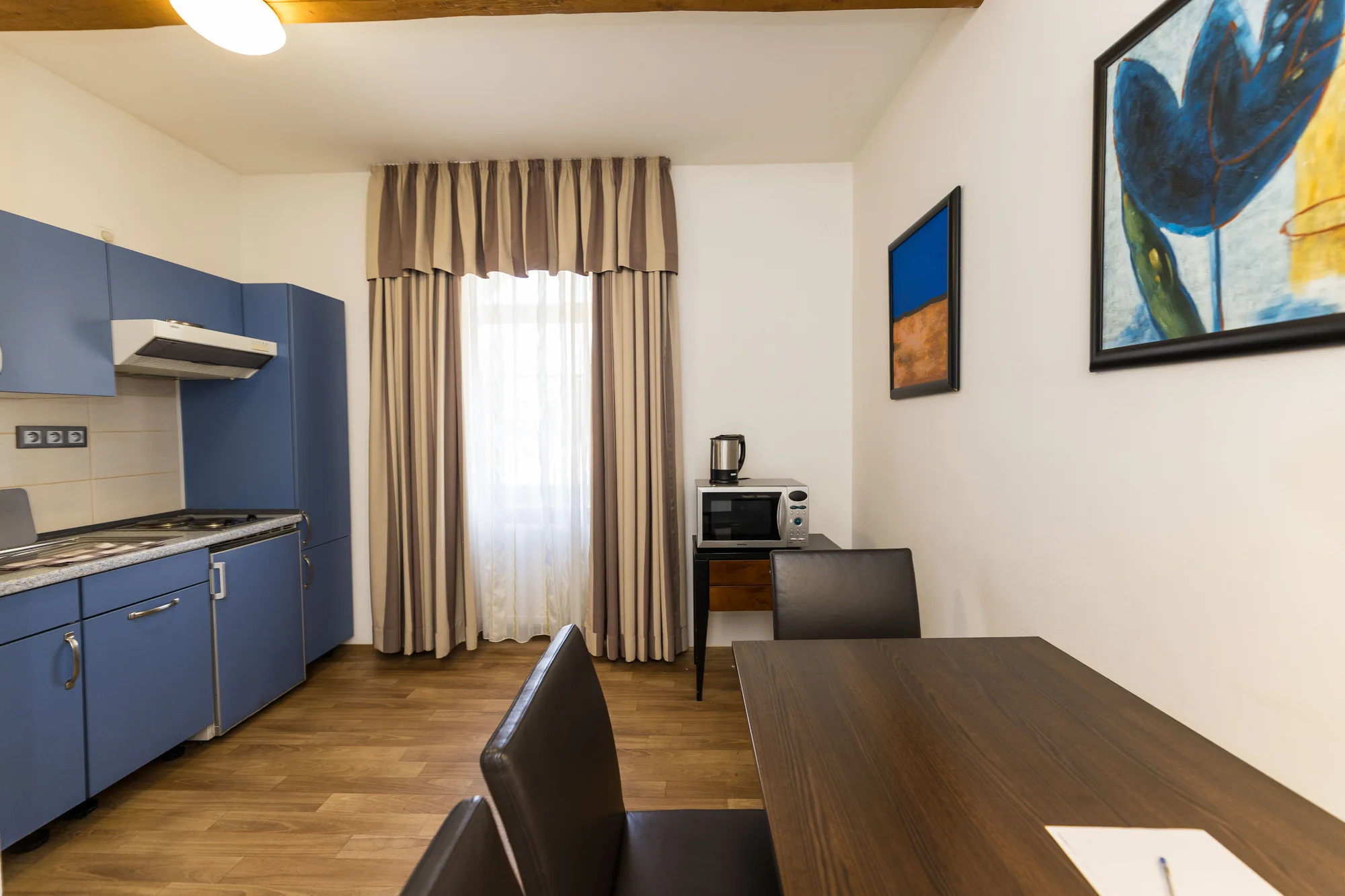 Pohoda 3 km od Karlových Varů až pro 4 osoby: apartmány s kuchyňkou