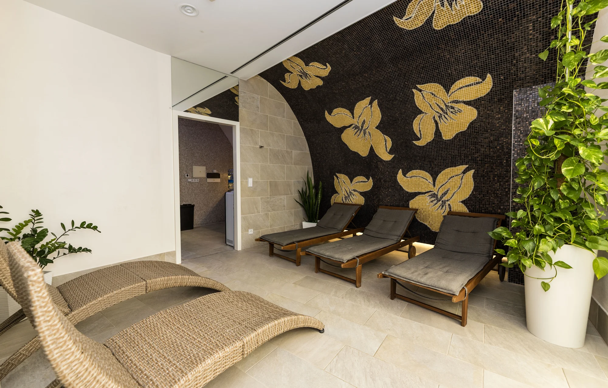 4* hotel jen 2 min. od kolonády: jídlo, neomezený wellness i procedury