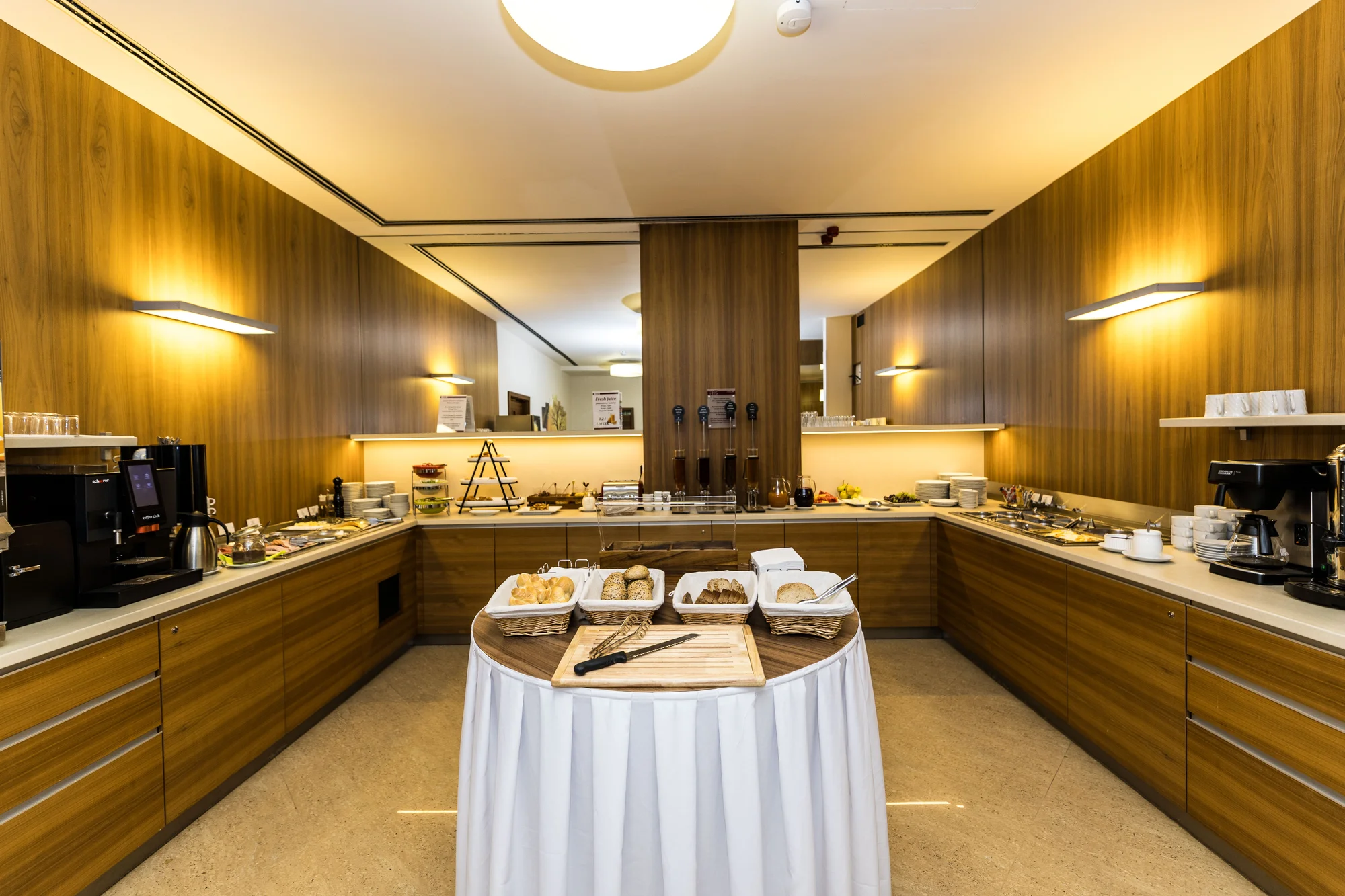 4* hotel jen 2 min. od kolonády: jídlo, neomezený wellness i procedury