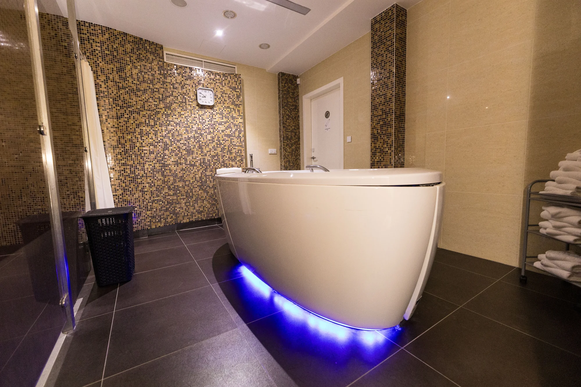 4* hotel jen 2 min. od kolonády: jídlo, neomezený wellness i procedury