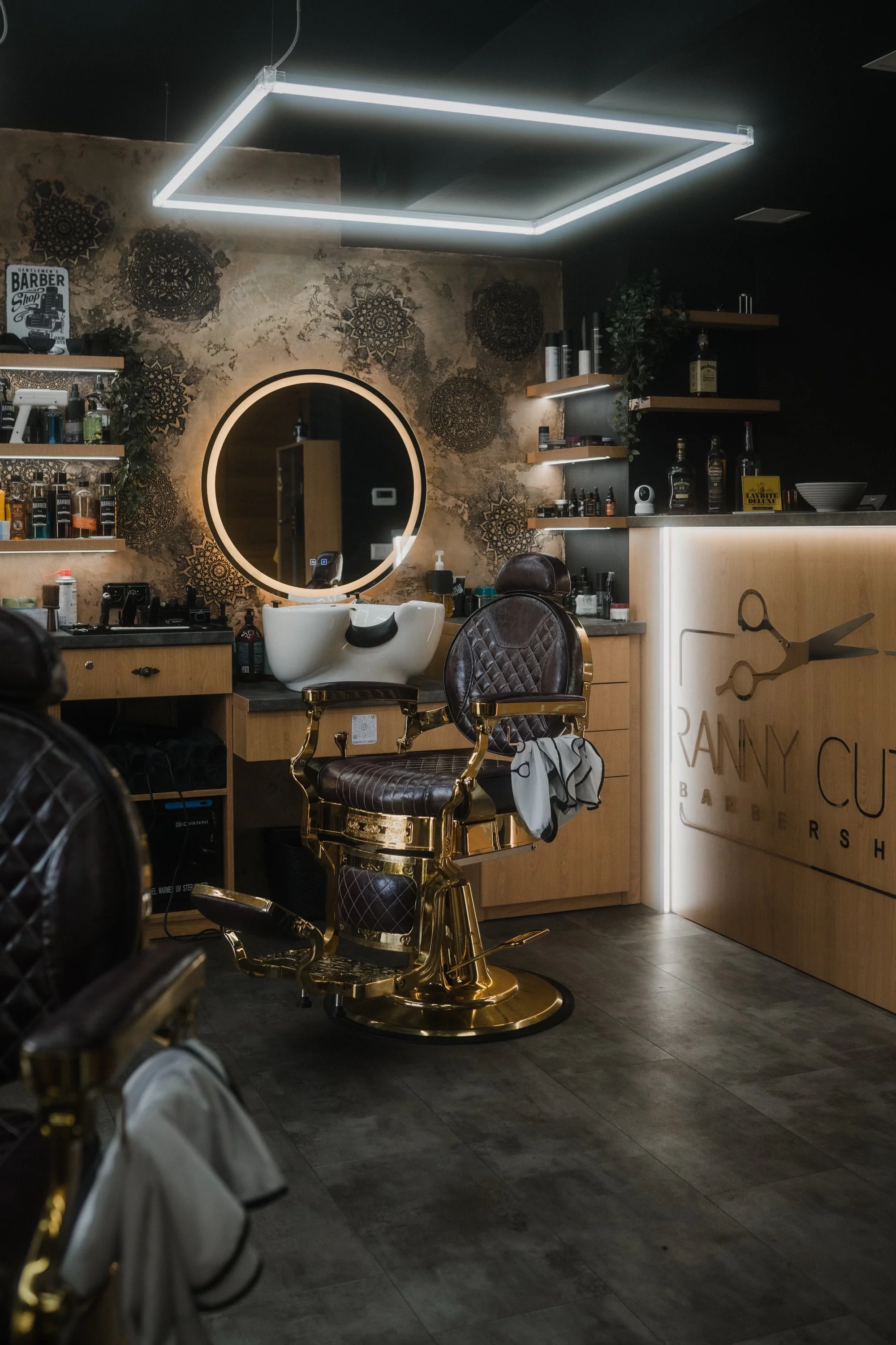 Pánský či dětský střih, úprava vousů i komplet balíček ve stylovém barbershopu