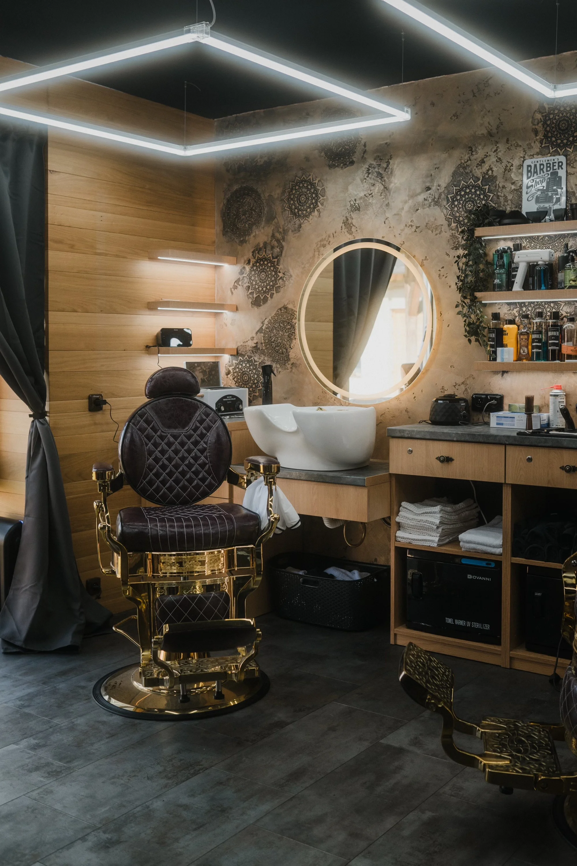 Pánský či dětský střih, úprava vousů i komplet balíček ve stylovém barbershopu