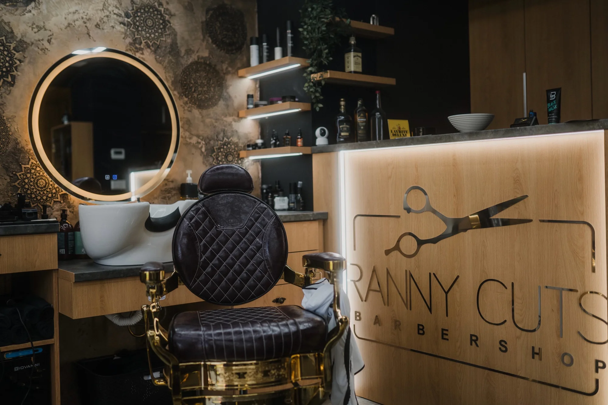 Pánský či dětský střih, úprava vousů i komplet balíček ve stylovém barbershopu
