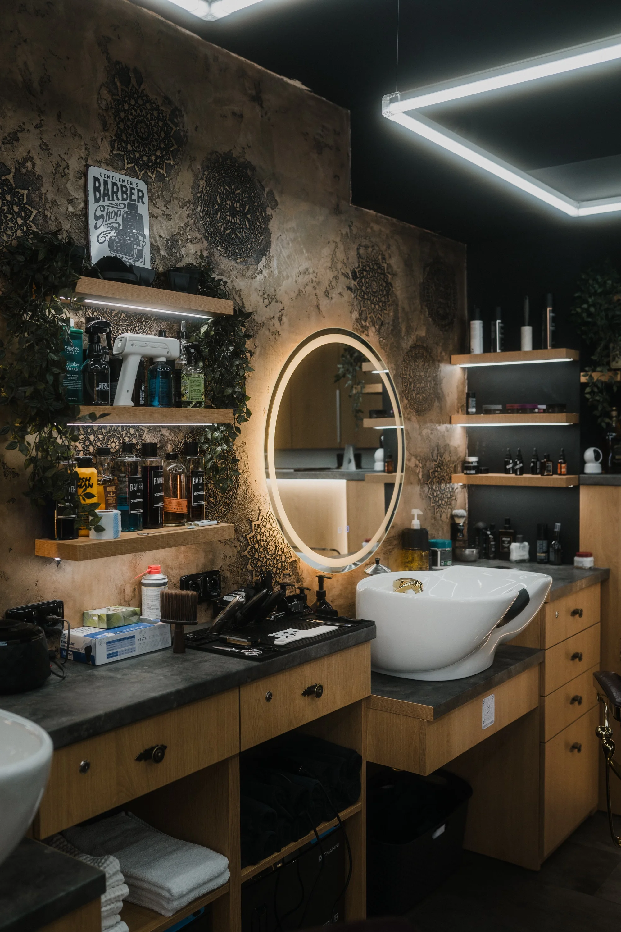 Pánský či dětský střih, úprava vousů i komplet balíček ve stylovém barbershopu