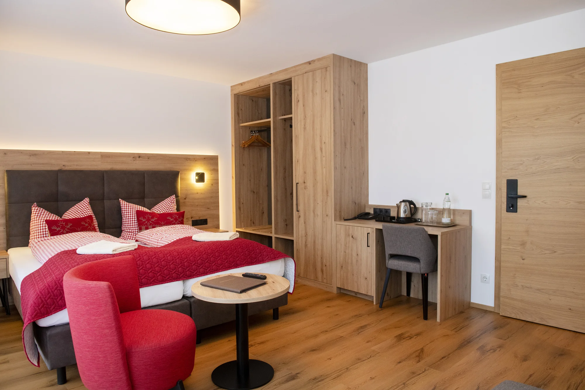 Kitzbühelských Alpách: 4* hotel blízko sjezdovky, bohatá polopenze, saunová zóna i karta výhod