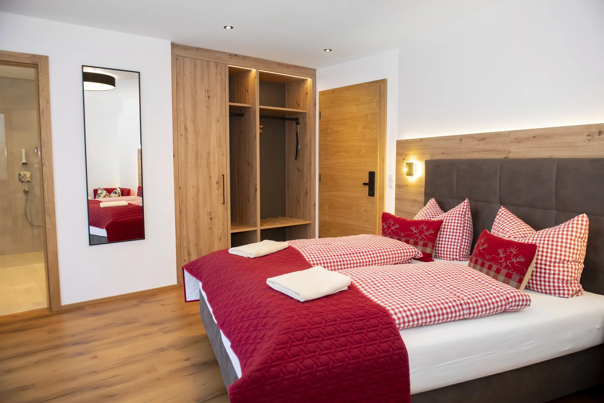 Kitzbühelských Alpách: 4* hotel blízko sjezdovky, bohatá polopenze, saunová zóna i karta výhod