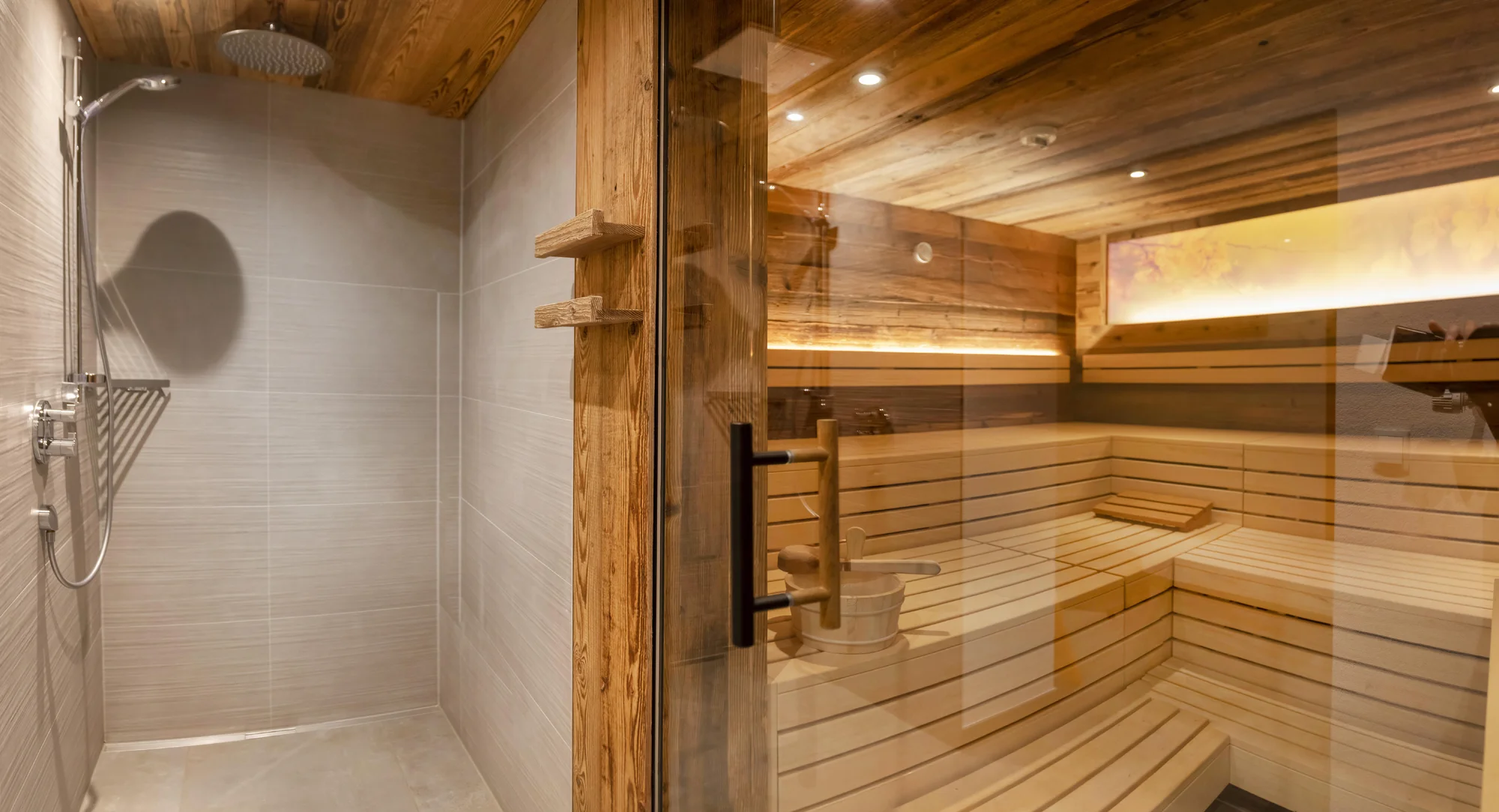 Kitzbühelských Alpách: 4* hotel blízko sjezdovky, bohatá polopenze, saunová zóna i karta výhod