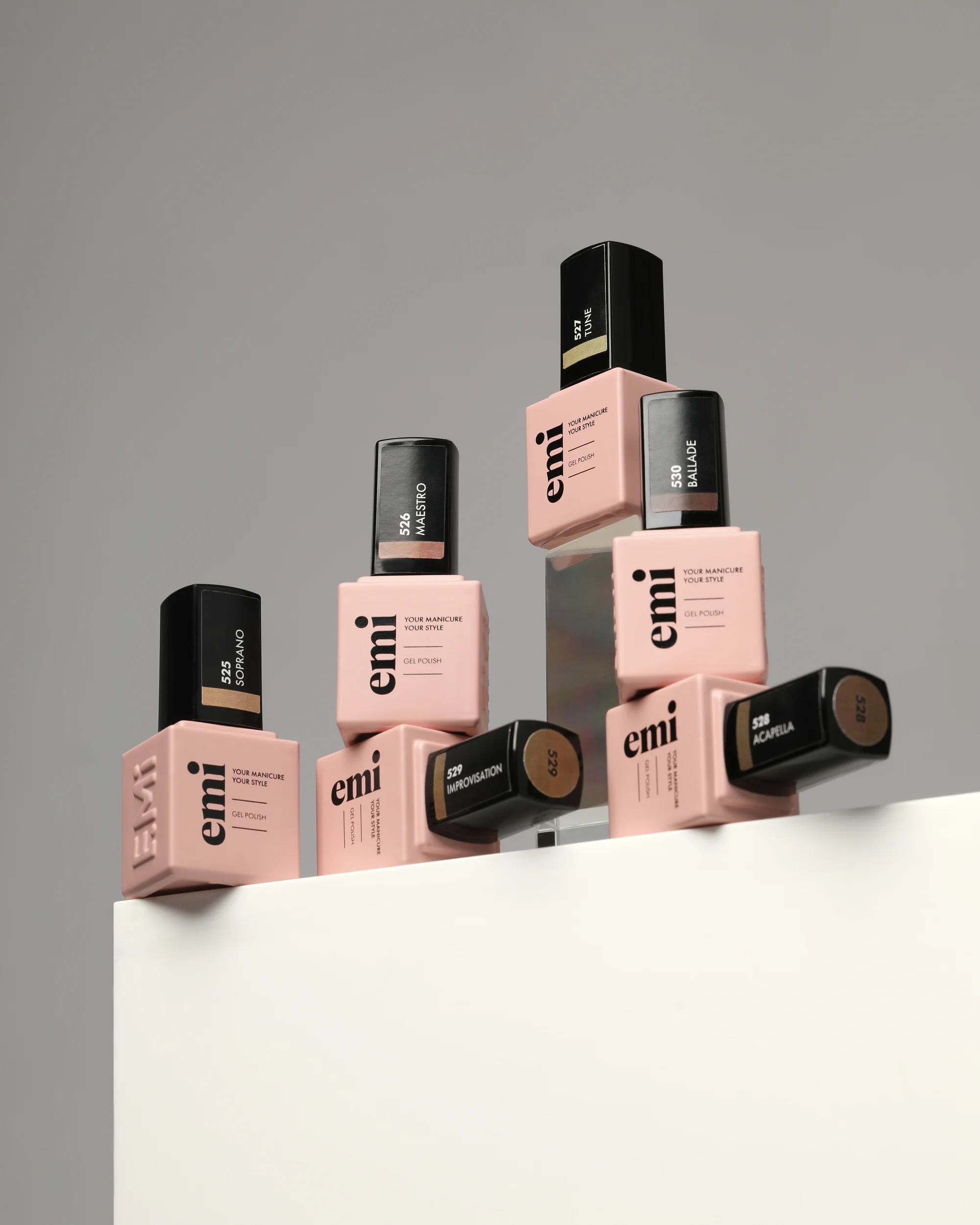 Manikúra s P-Shine, gel lak, francouzská manikúra i SPA manikúra s masáží