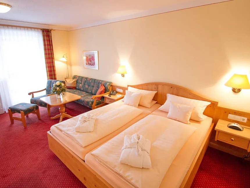 Bavorský hotel s polopenzí a neomezenými lázněmi o velikosti 1 600 m²
