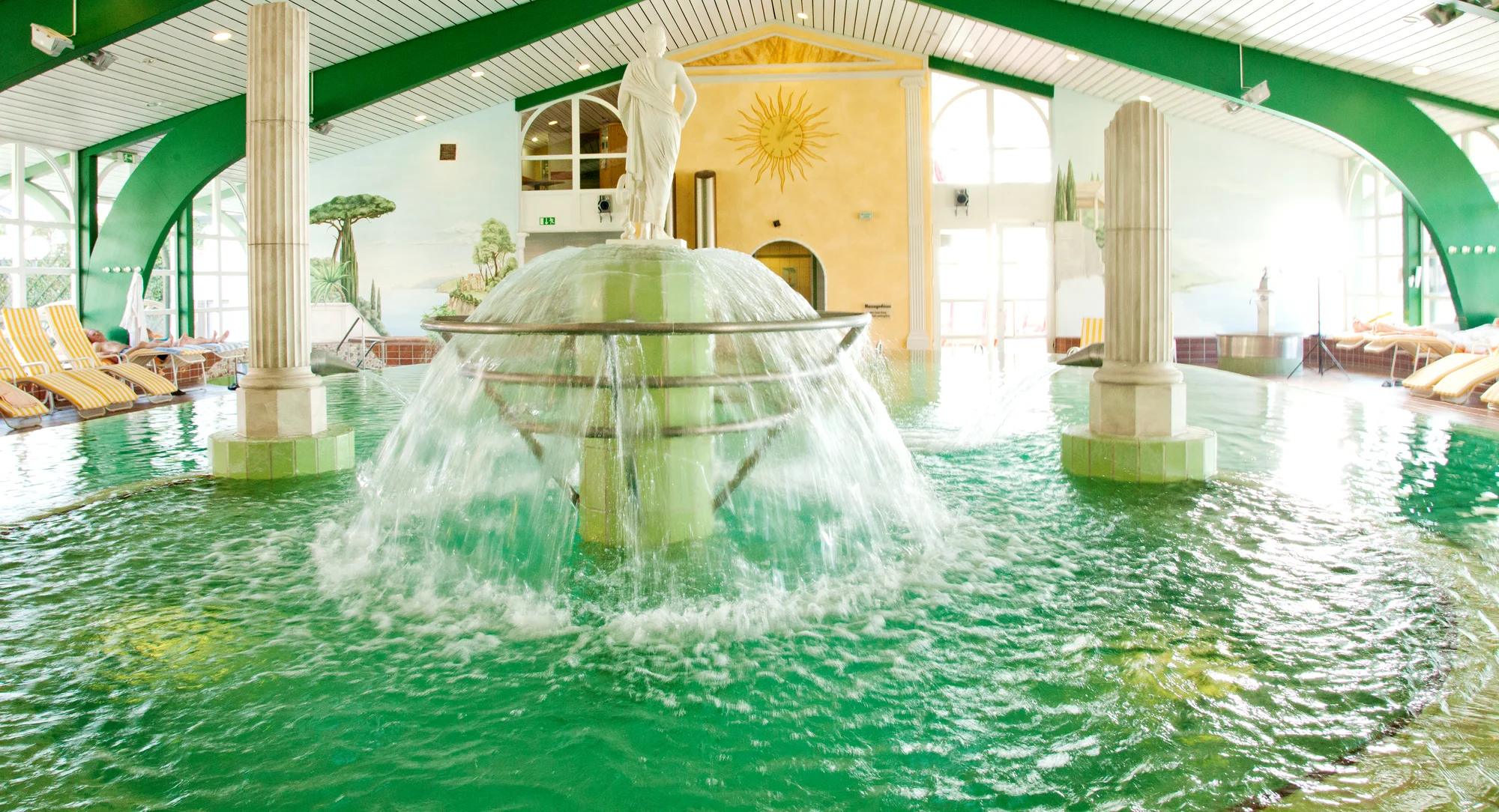 Bavorský hotel s polopenzí a neomezenými lázněmi o velikosti 1 600 m²