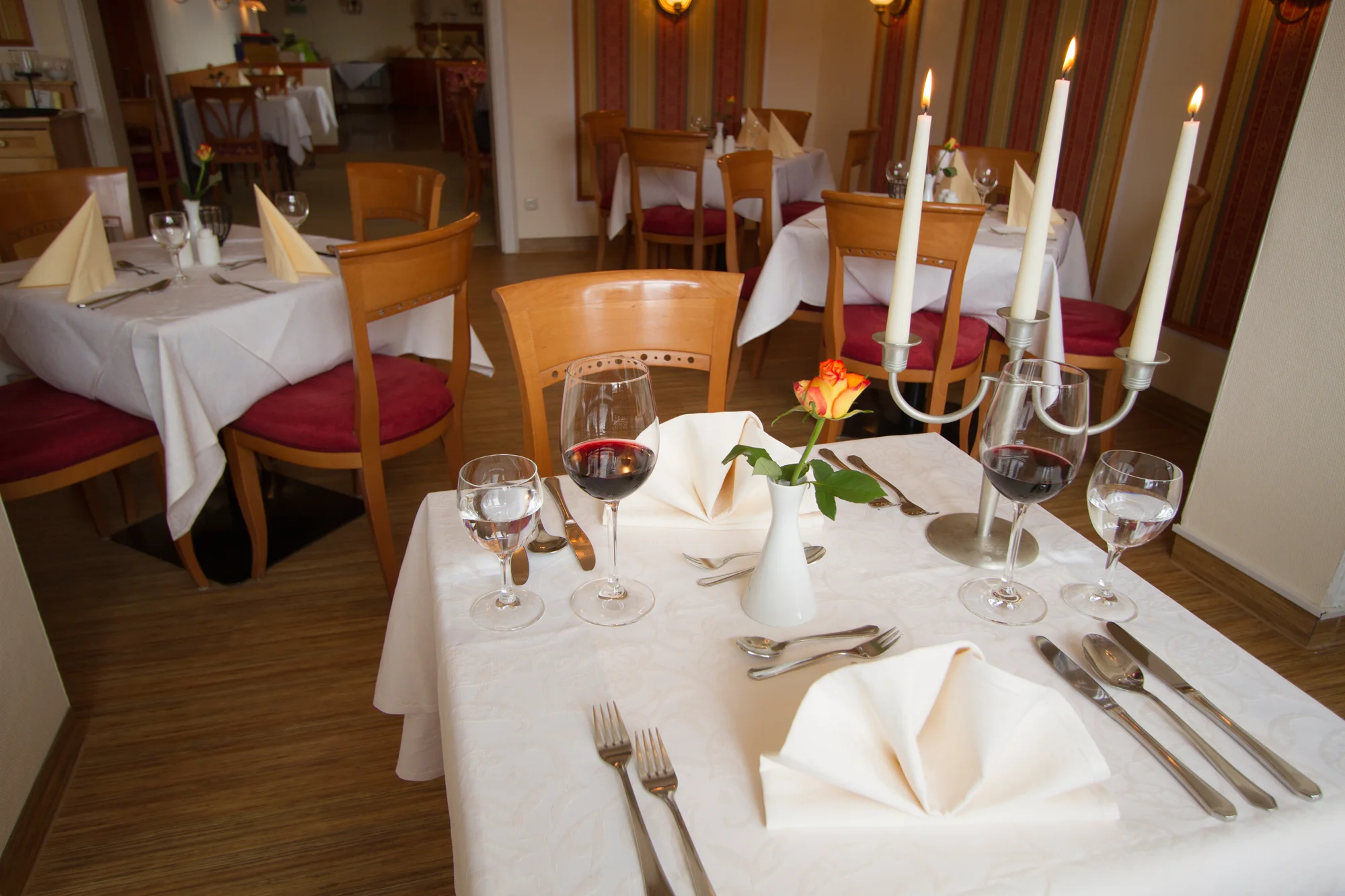 Bavorský hotel s polopenzí a neomezenými lázněmi o velikosti 1 600 m²