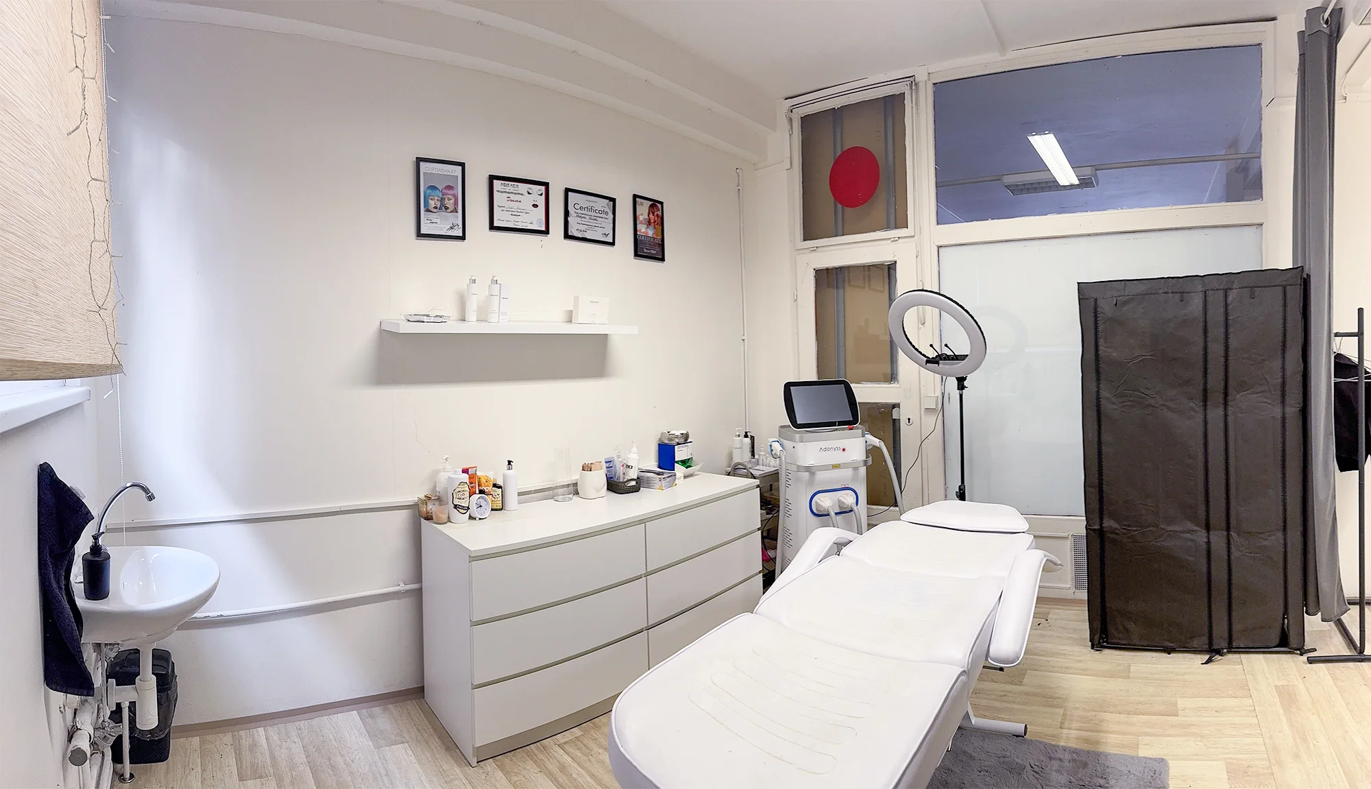 Podmanivý pohled každý den: laminace obočí a lash lifting včetně barvení a výživy