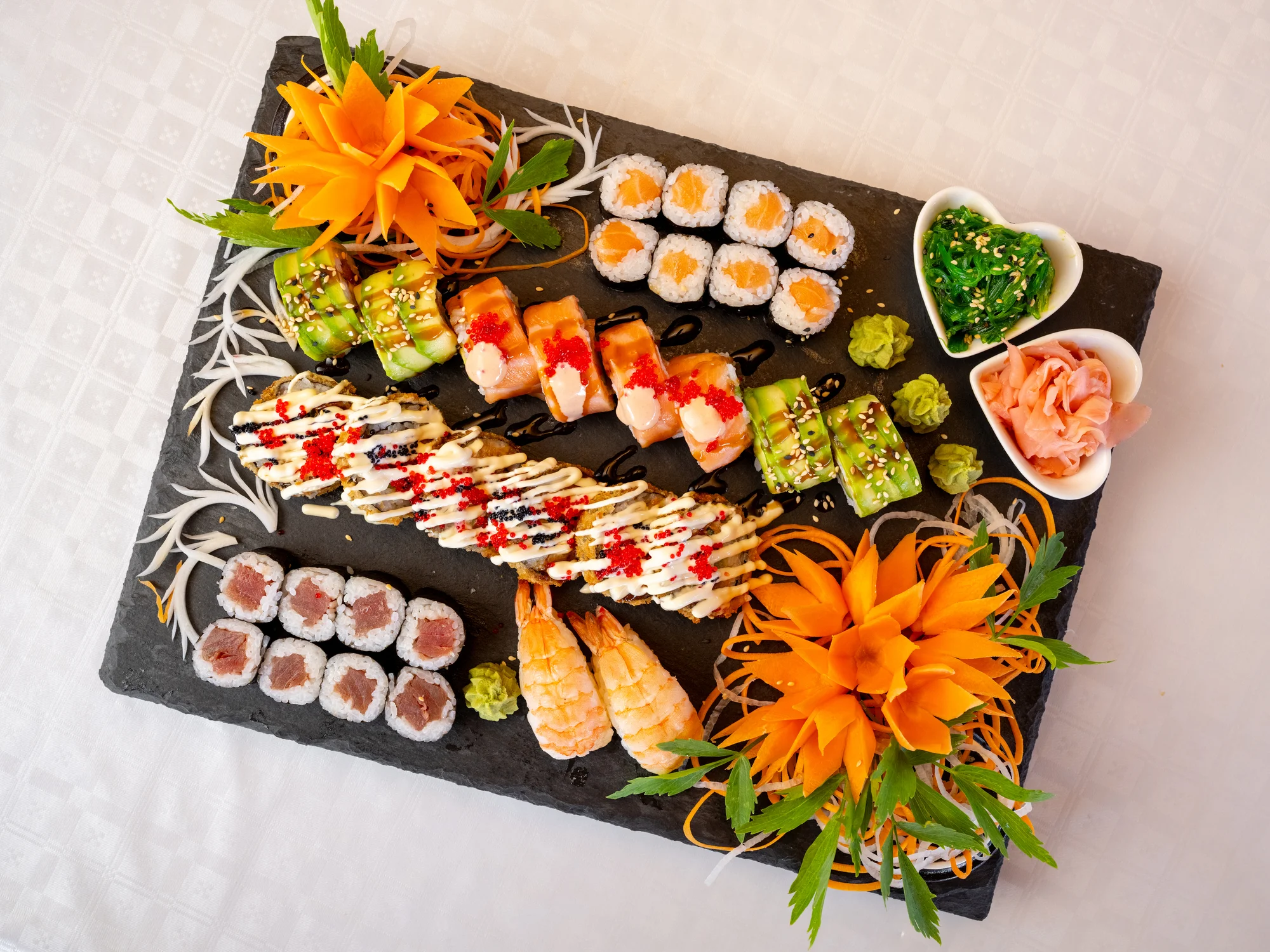 Pestré sushi sety: 20–48 kusů s rybami, krabem, úhořem i zeleninou