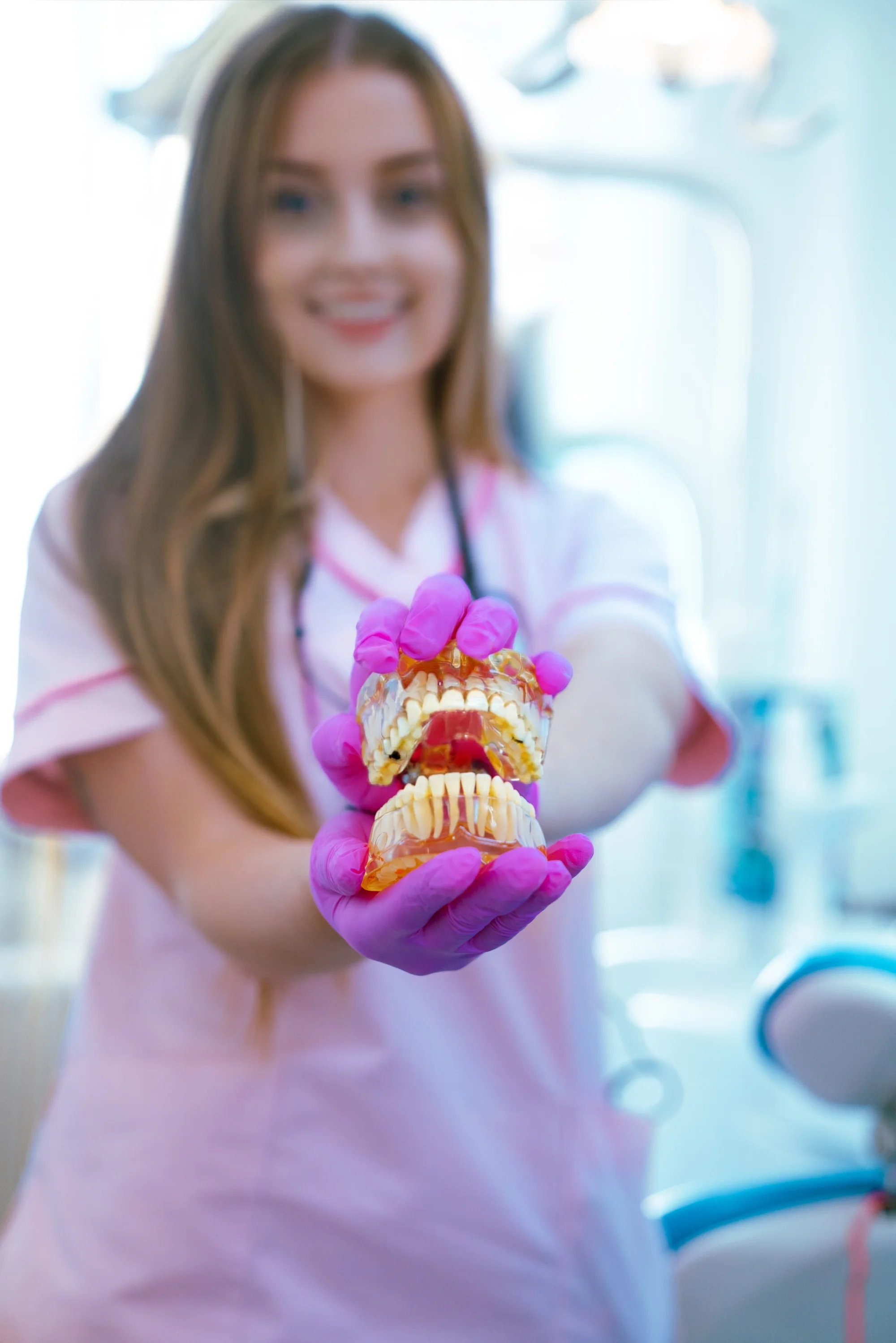 Okouzlete zářivým úsměvem: dentální hygiena ve Stodůlkách pro děti i dospělé, vč. možnosti bělení