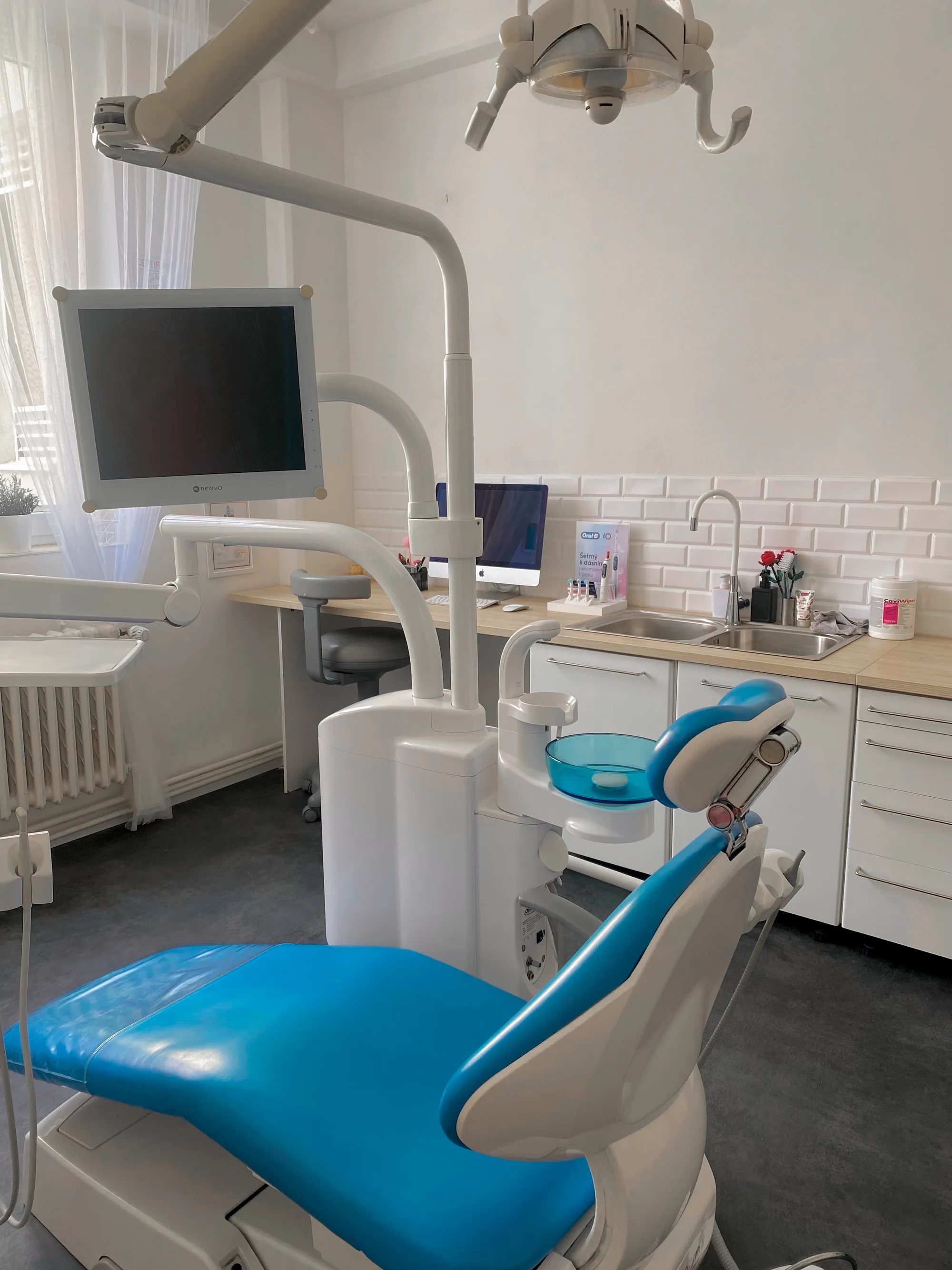 Okouzlete zářivým úsměvem: dentální hygiena ve Stodůlkách pro děti i dospělé, vč. možnosti bělení