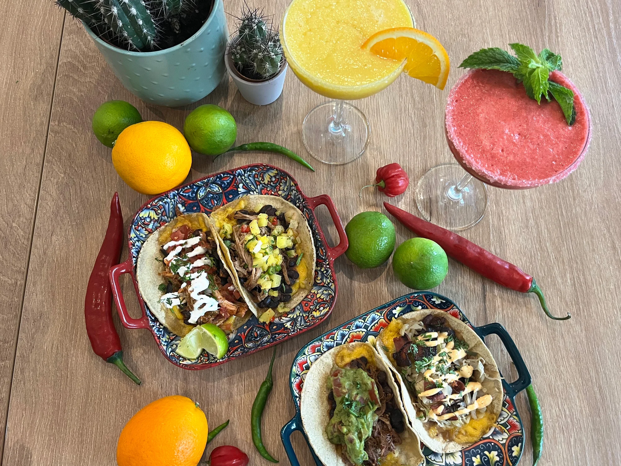 Vychutnejte si mexické menu pro dva: 4x tacos a 2x Margarita s malinami či mangem