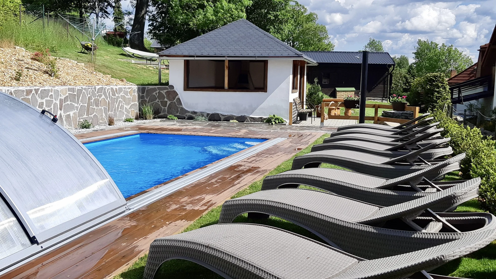 Dovolená u Lipna: bungalov či apartmán se vstupem do wellness