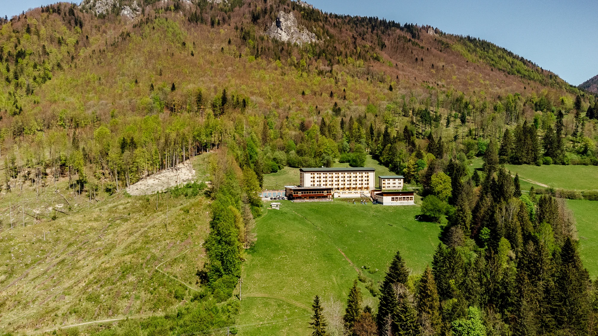 Pobyt v krásném prostředí Vrátné doliny s polopenzí a wellness, v nabídce varianta se skipasem