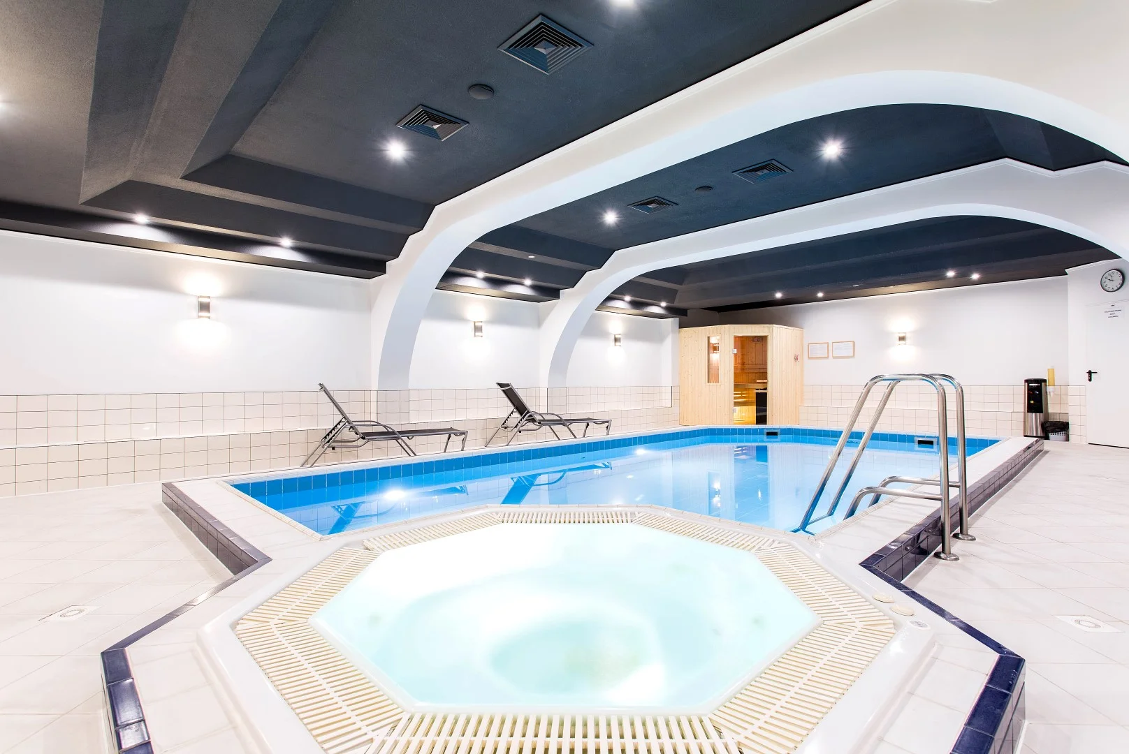 Hotel v centru Vratislavi jen 5 min. pěšky od Staroměstského náměstí: wellness a snídaně či polopenze