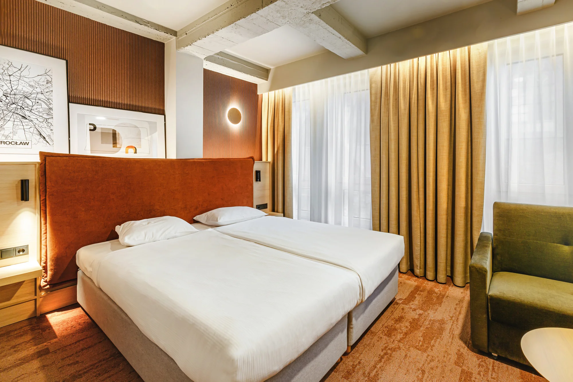Hotel v centru Vratislavi jen 5 min. pěšky od Staroměstského náměstí: wellness a snídaně či polopenze