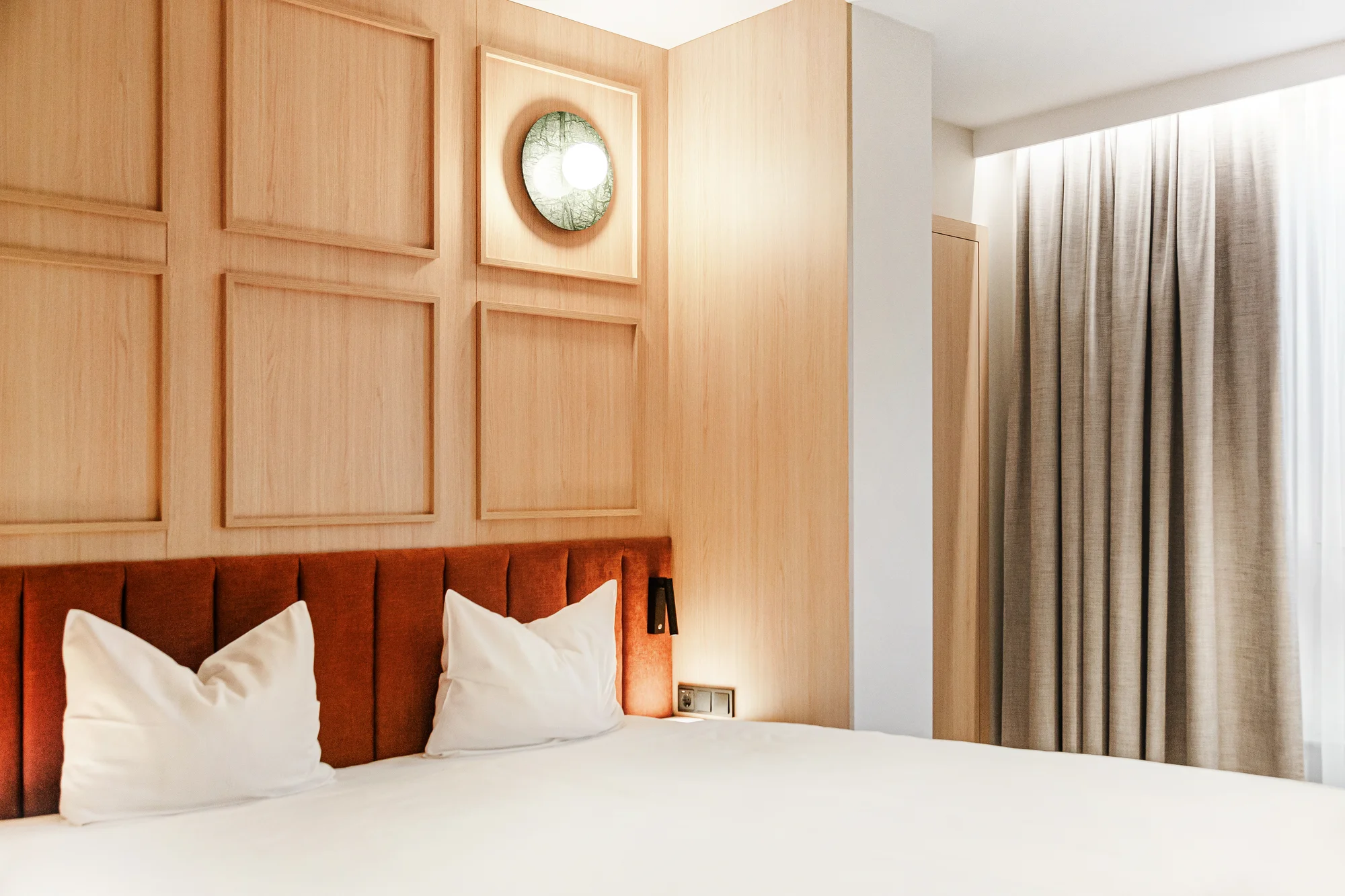 Hotel v centru Vratislavi jen 5 min. pěšky od Staroměstského náměstí: wellness a snídaně či polopenze