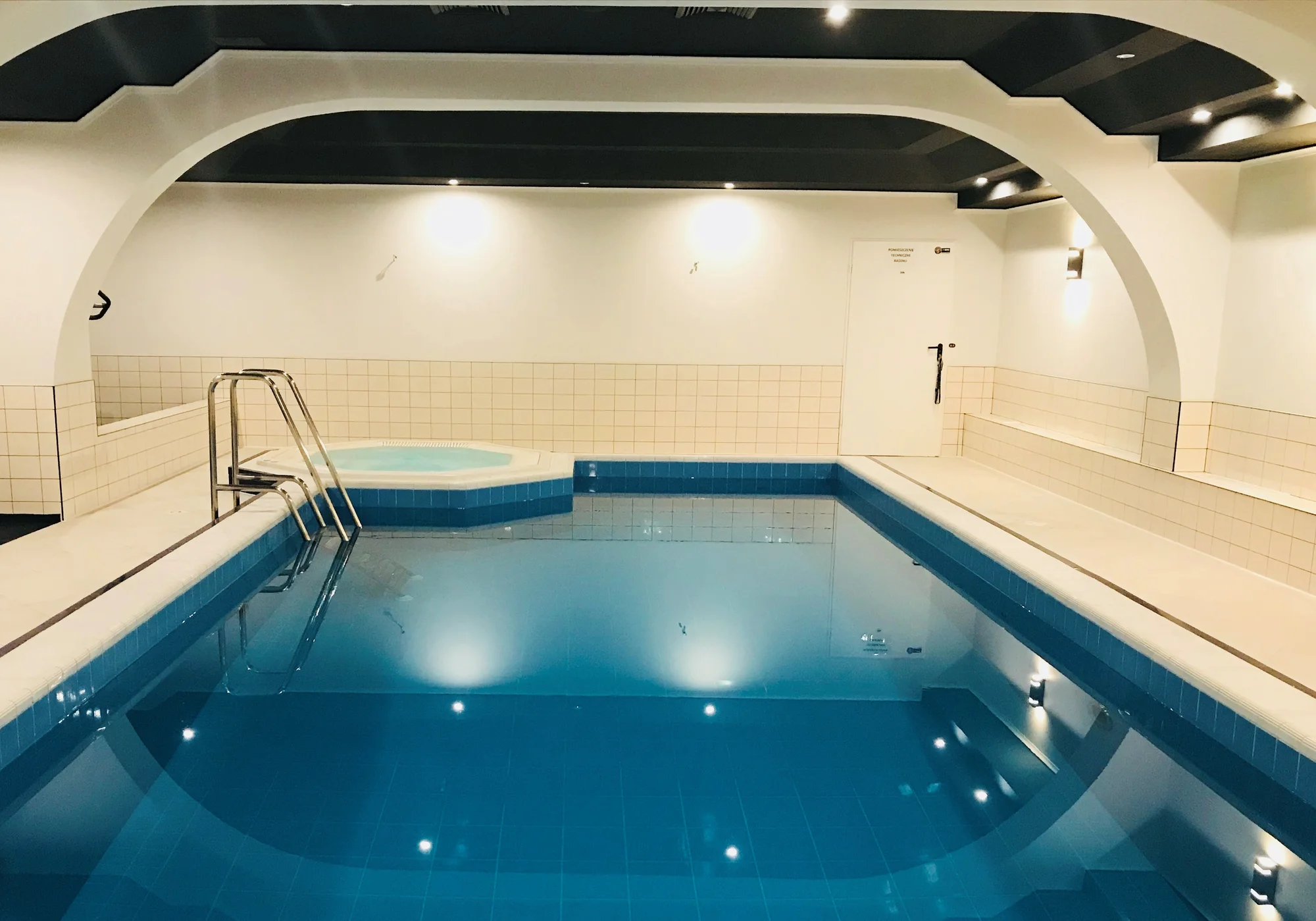 Hotel v centru Vratislavi jen 5 min. pěšky od Staroměstského náměstí: wellness a snídaně či polopenze