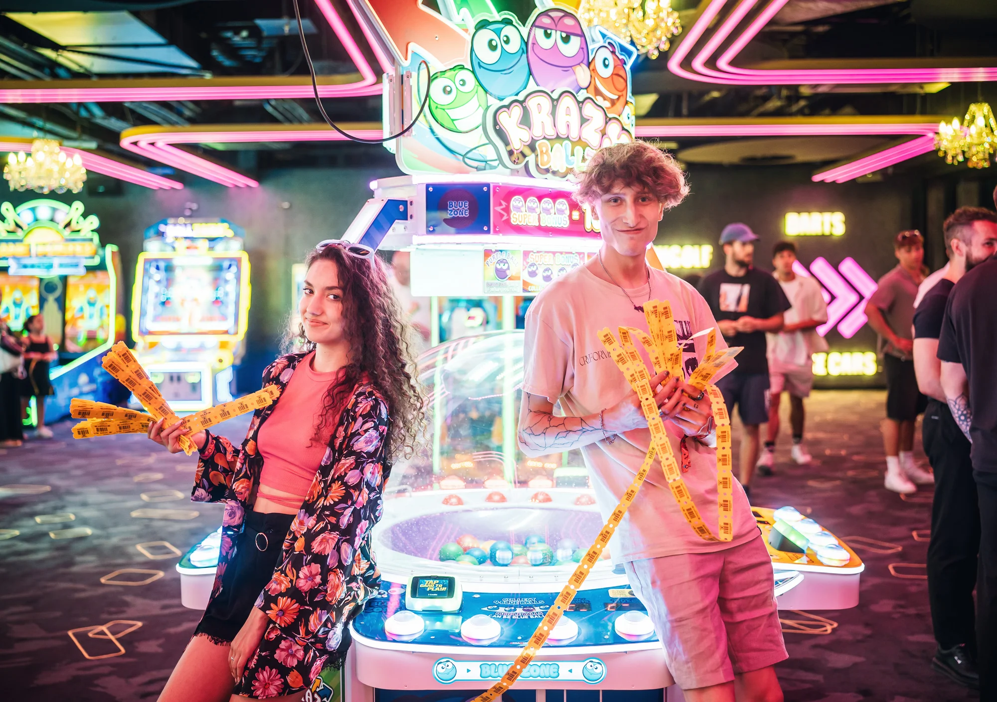 Nekonečná zábava v LEVELS Prague: 24 až 1400 kreditů na arkádové hry, minigolf i simulátor formule