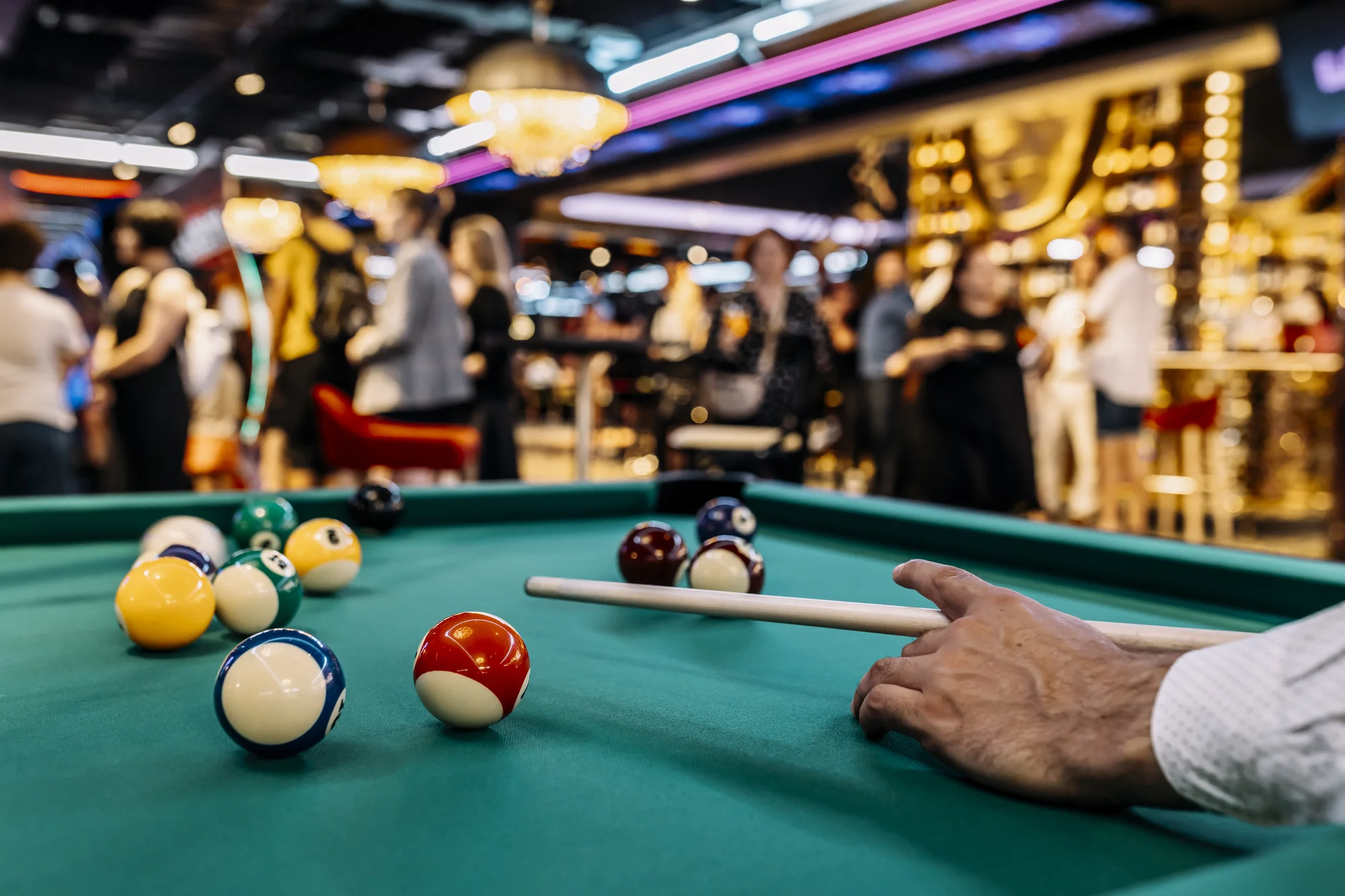 Nekonečná zábava v LEVELS Prague: 24 až 1400 kreditů na arkádové hry, minigolf i simulátor formule