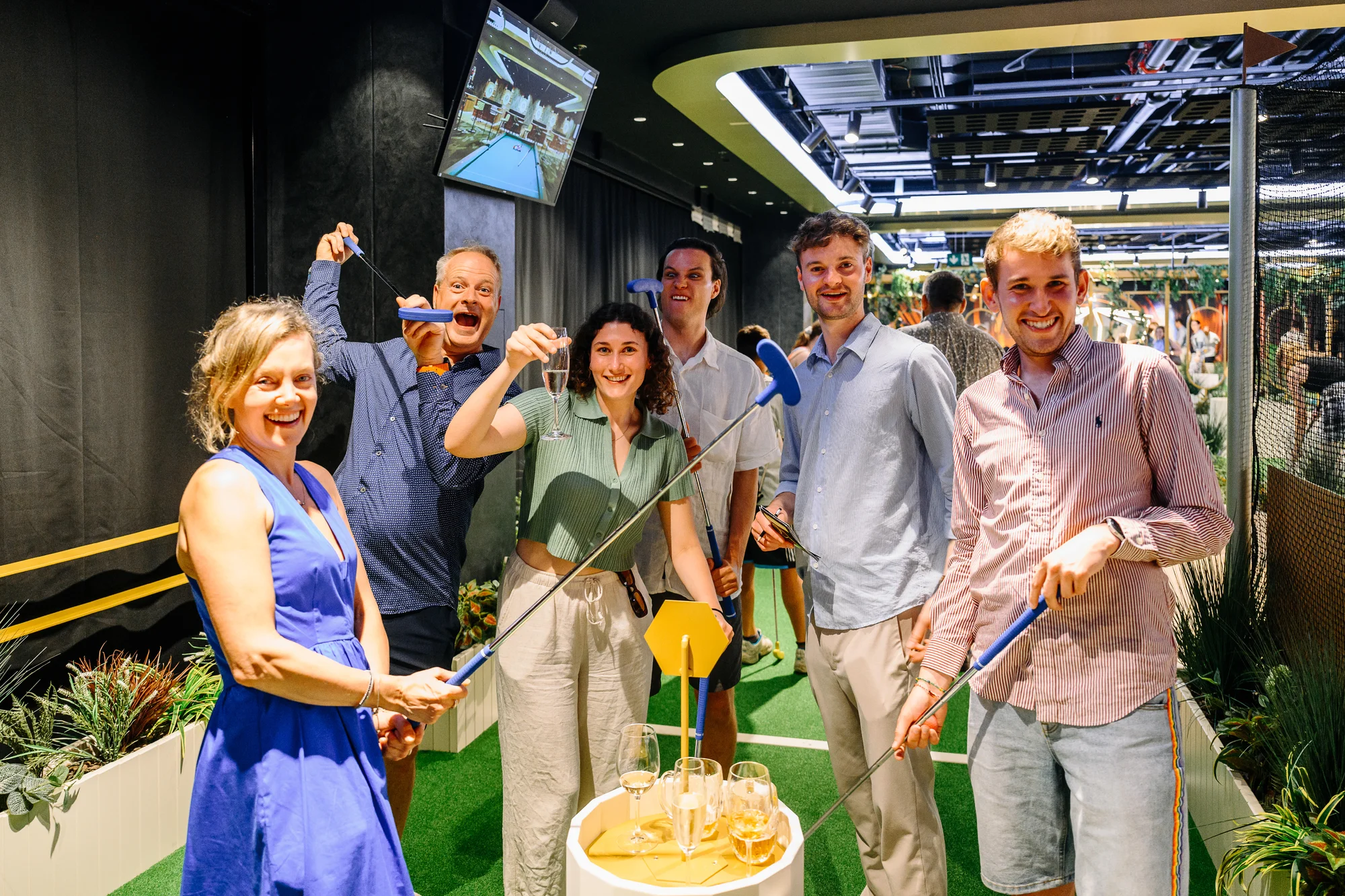 Nekonečná zábava v LEVELS Prague: 24 až 1400 kreditů na arkádové hry, minigolf i simulátor formule