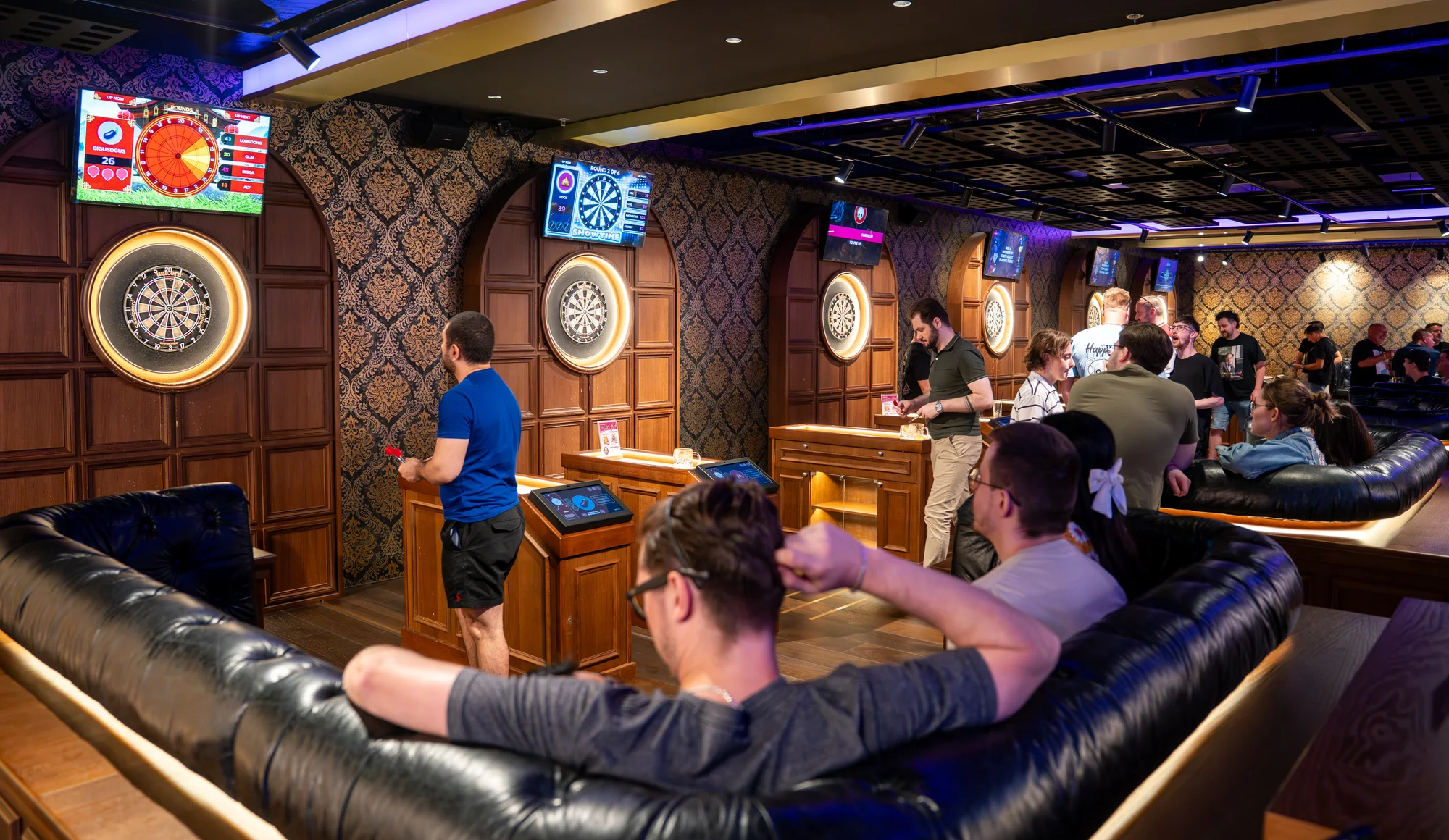 Nekonečná zábava v LEVELS Prague: 24 až 1400 kreditů na arkádové hry, minigolf i simulátor formule