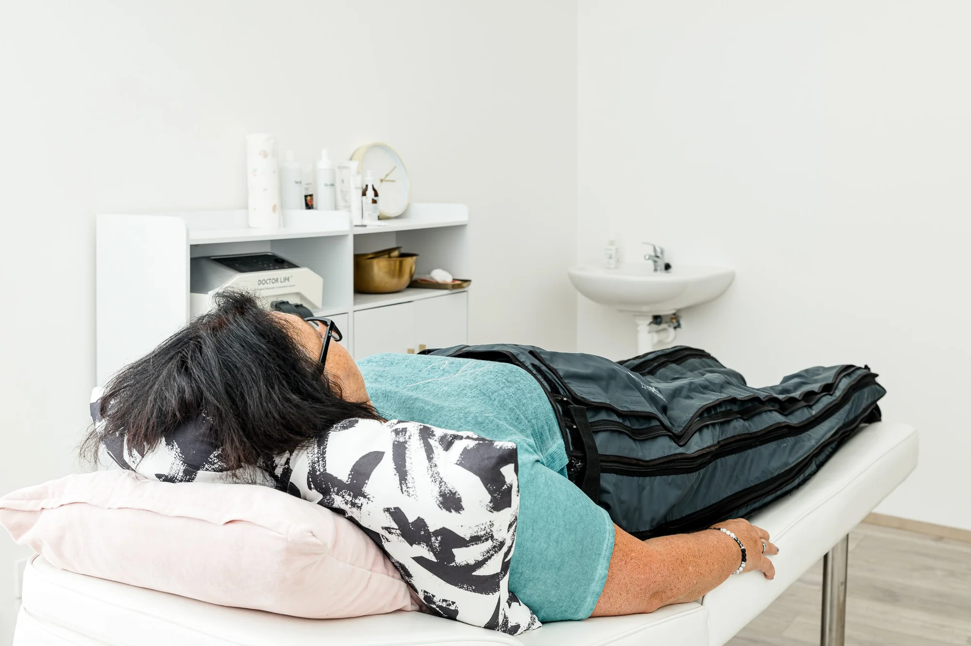 Vstříc odpočinku: relaxační či aromaterapeutická masáž i pečující rituál vč. lymfodrenáže a oxygenoterapie, 75 minut