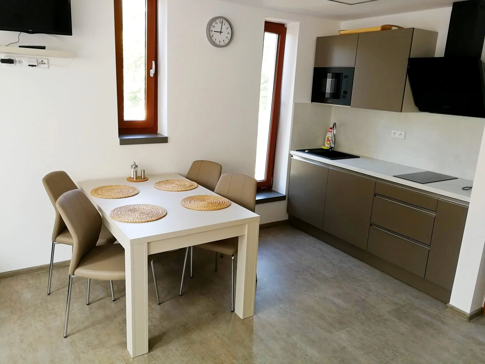 Dovolená v Moravském krasu: moderní apartmán až pro 4 osoby, vč. terasy či balkónu