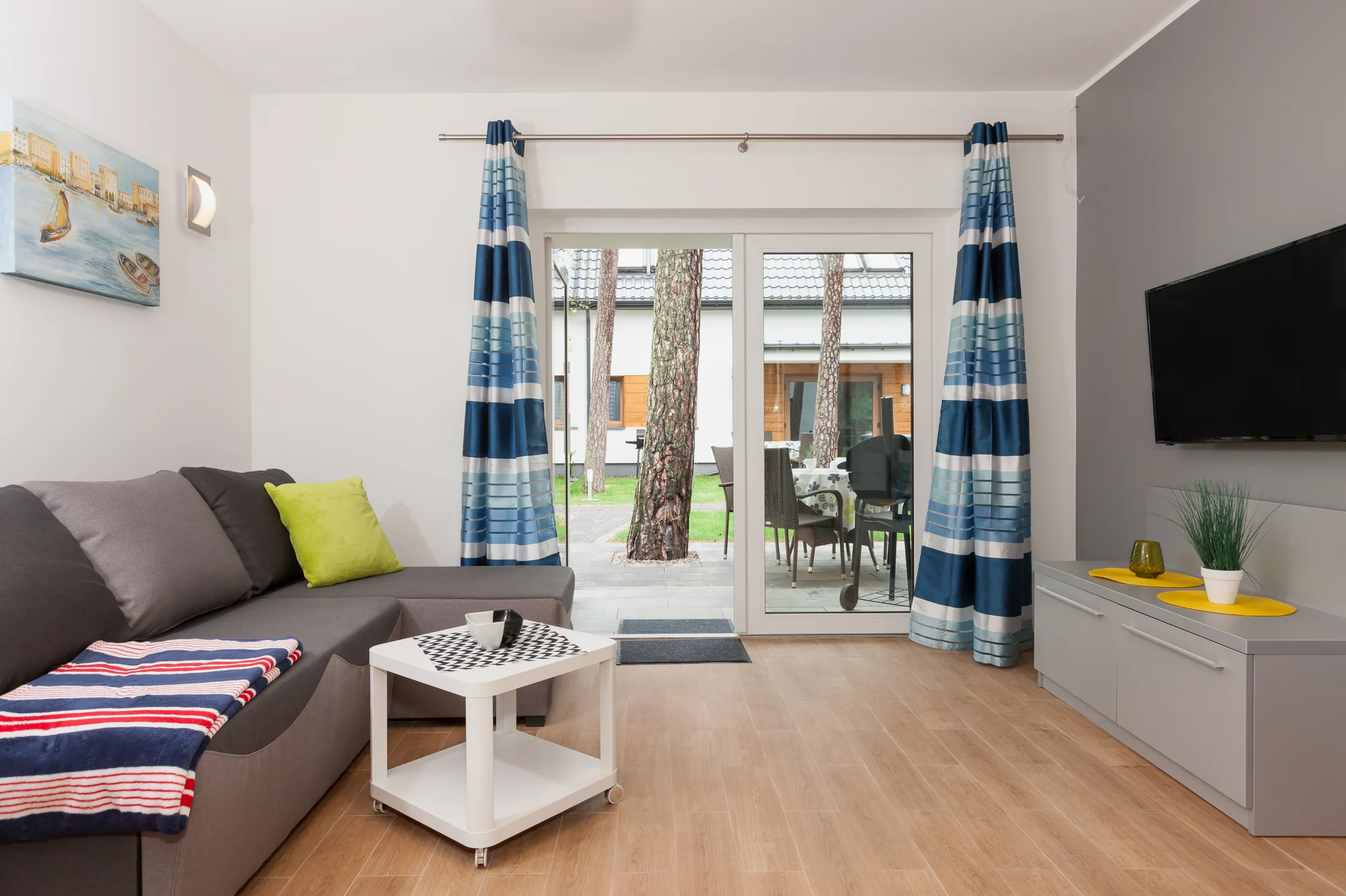 Odpočiňte si u Baltu: moderní apartmán, 10 minut od pláže