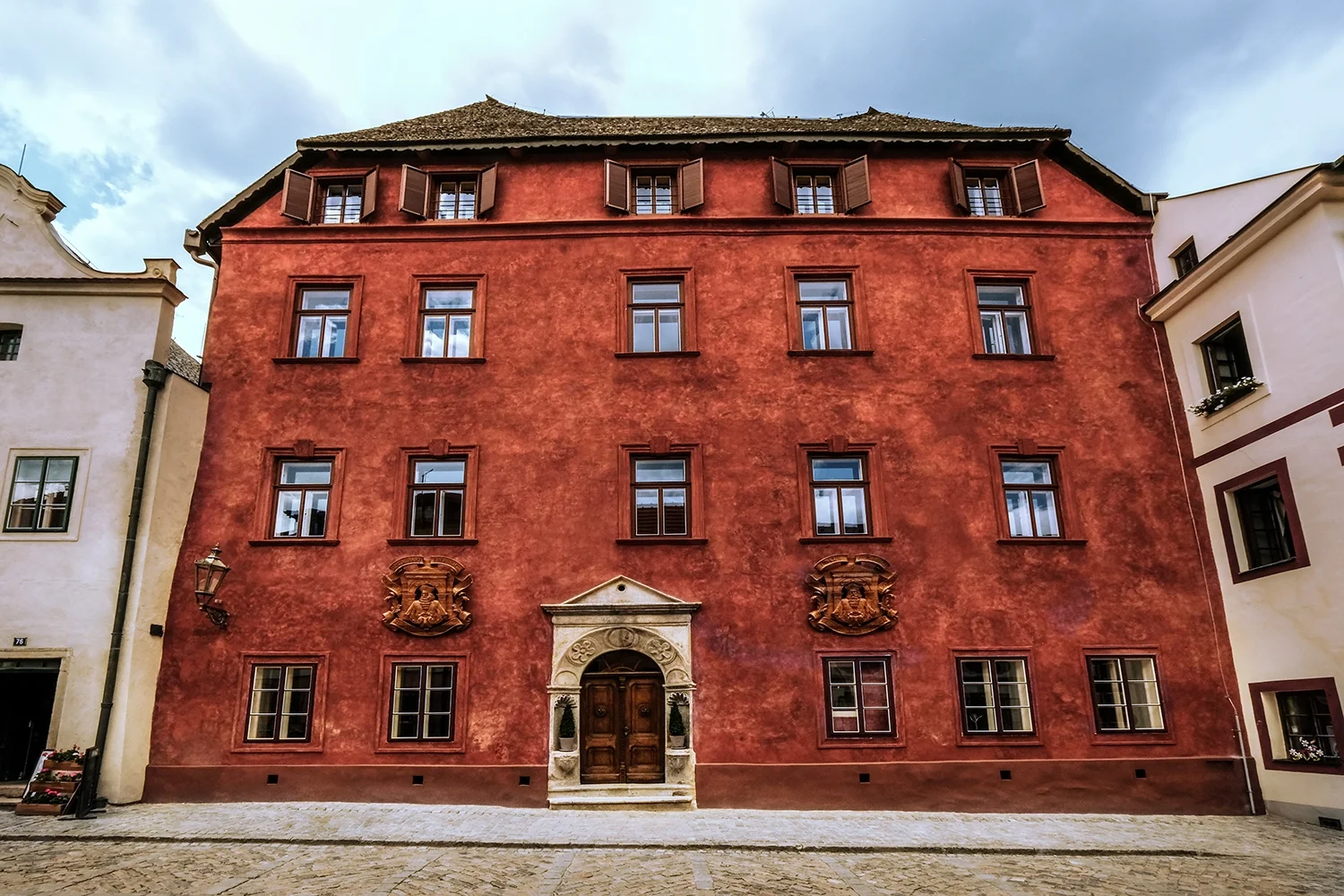 Luxus s nádechem historie: hotel v centru Českého Krumlova se snídaní
