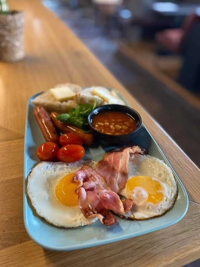 Dopřejte si vymazlený brunch vč. kávy a freshe: vejce, french toast i anglická snídaně, pro 1 či 2 osoby