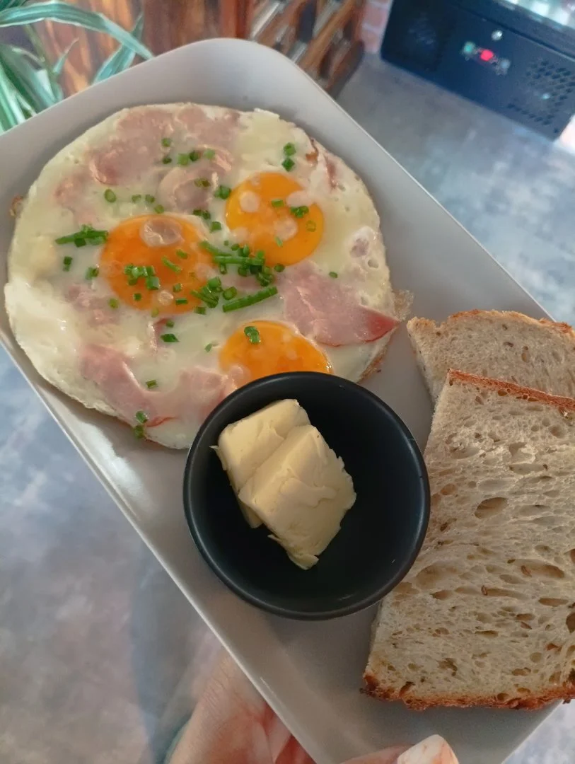 Dopřejte si vymazlený brunch vč. kávy a freshe: vejce, french toast i anglická snídaně, pro 1 či 2 osoby
