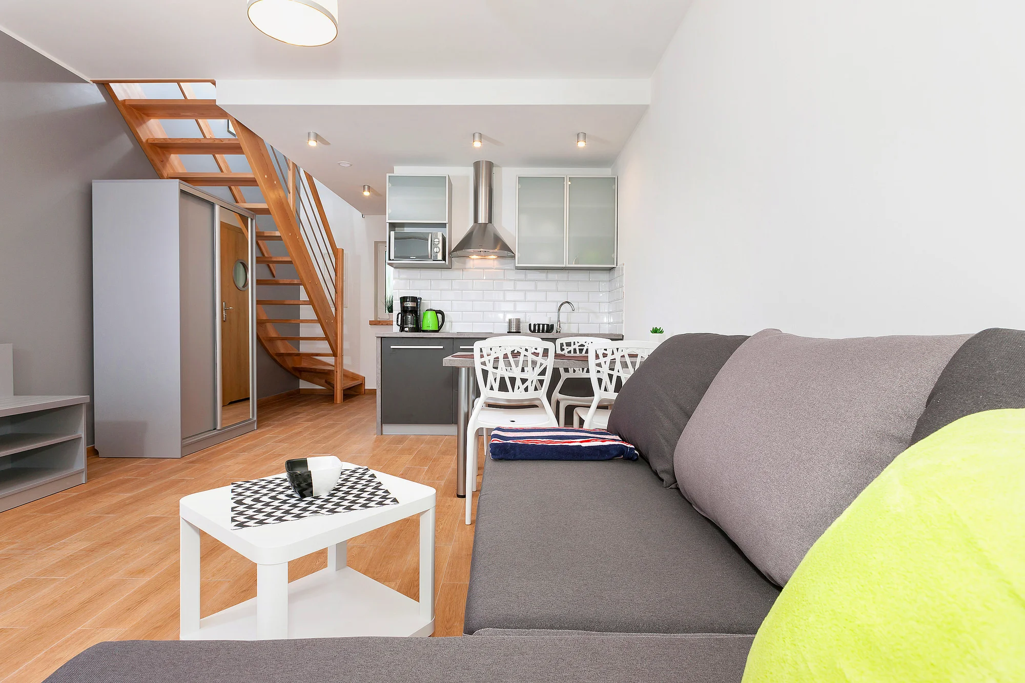 Odpočiňte si u Baltu: moderní apartmán, 10 minut od pláže