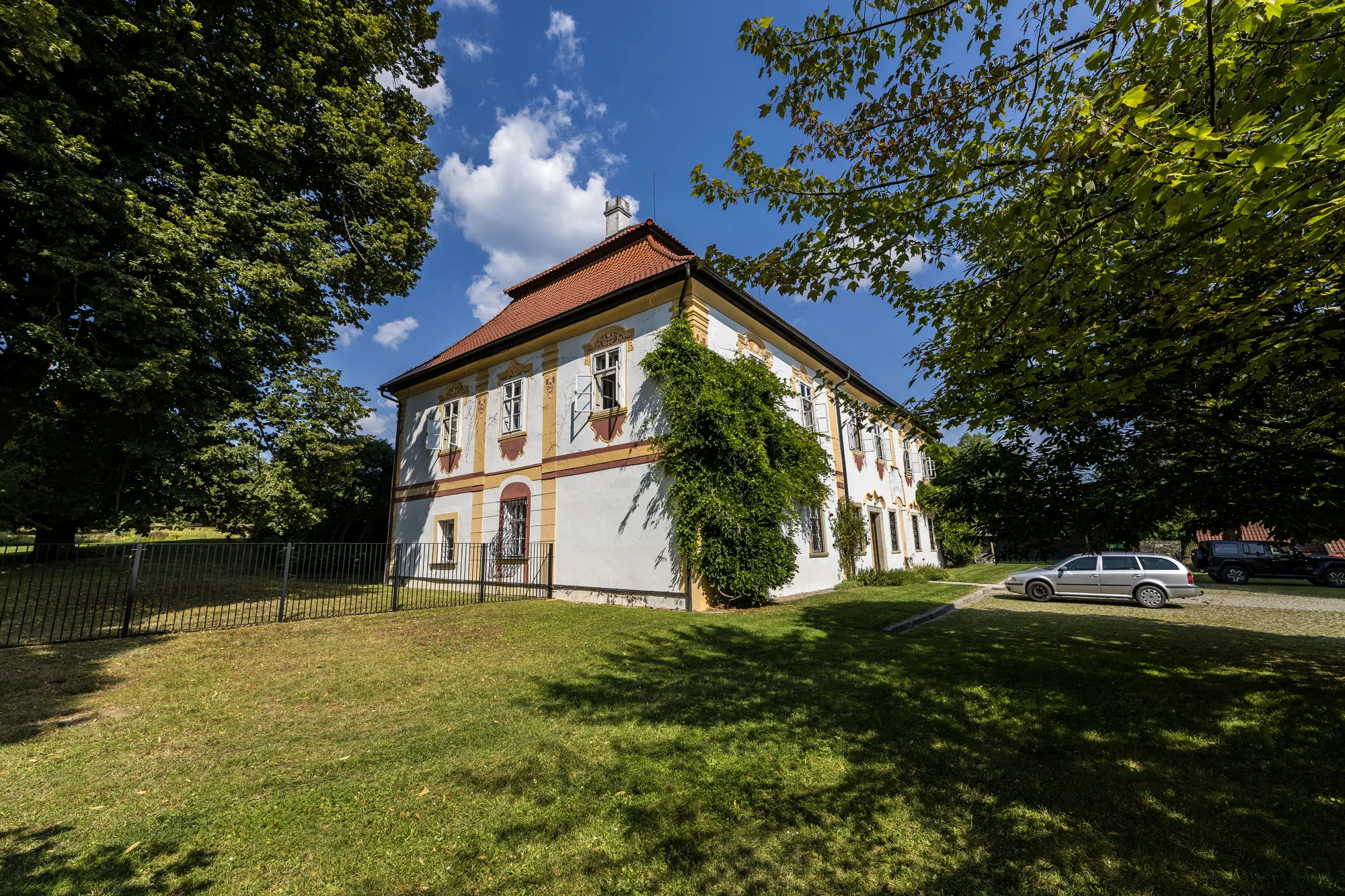 Pohádkový pobyt v barokním zámečku pro pár i rodinu, parkování zdarma