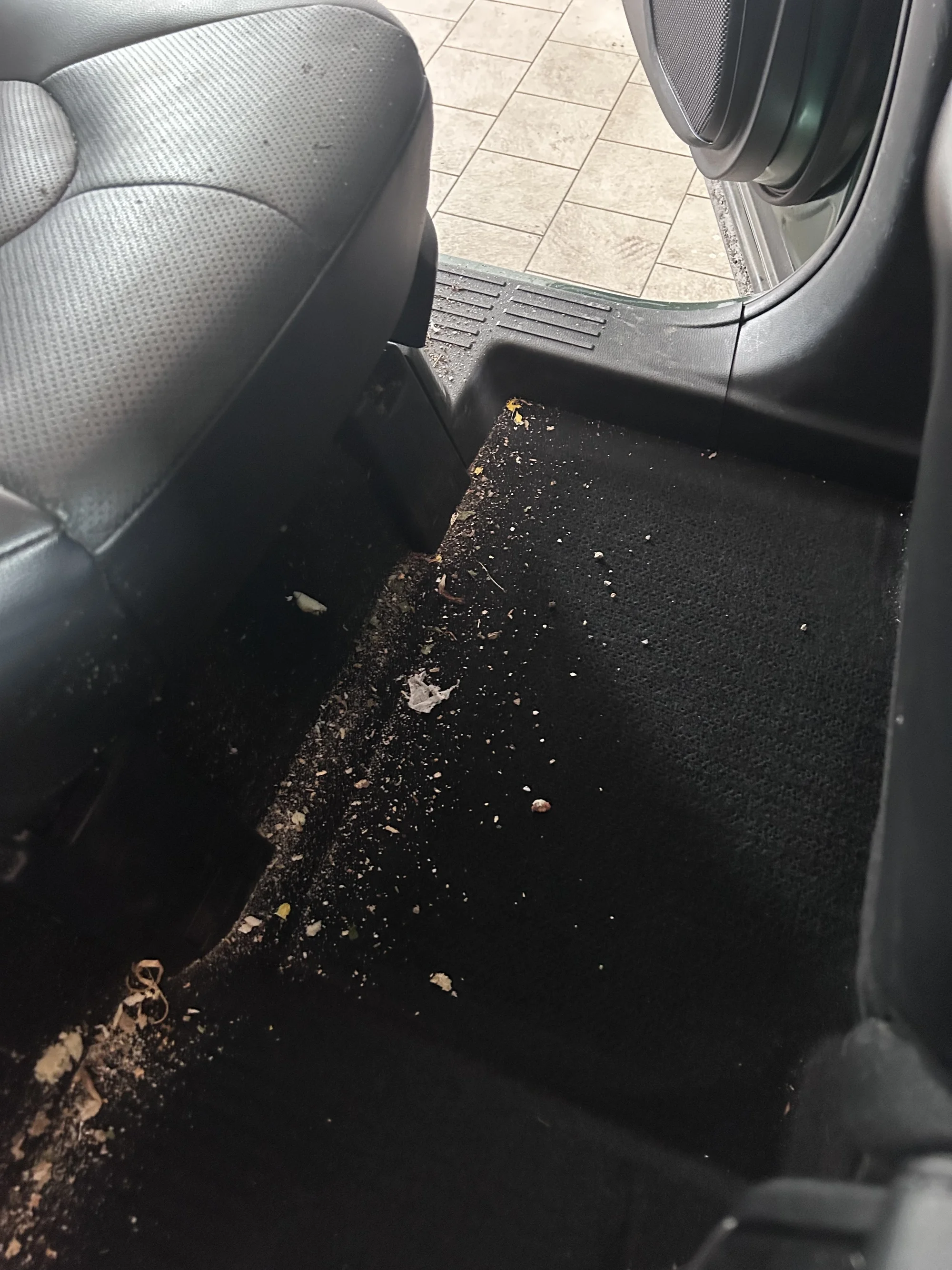 Detailing: čištění interiéru nebo exteriéru či komplet péče o vaše auto