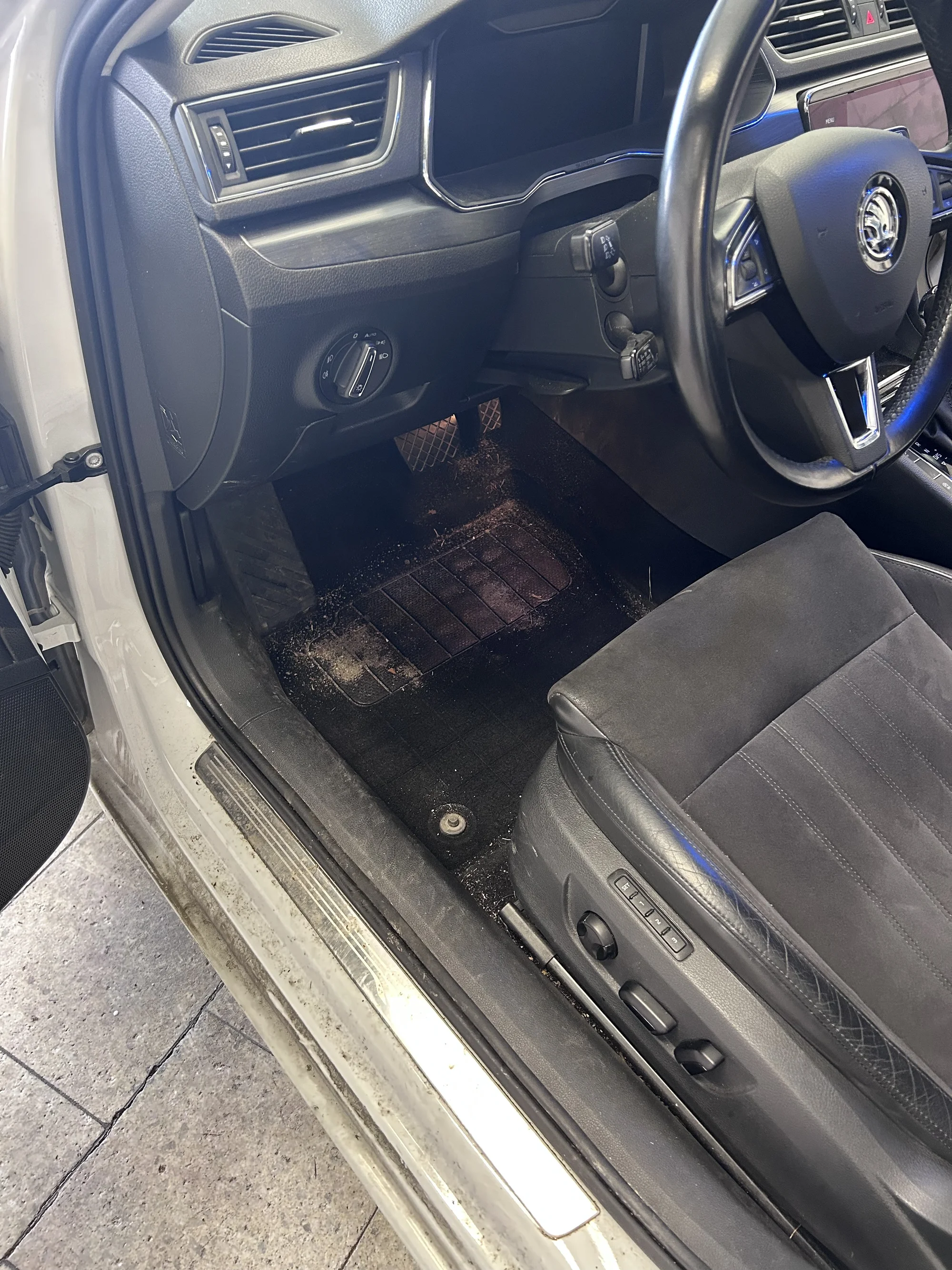 Detailing: čištění interiéru nebo exteriéru či komplet péče o vaše auto