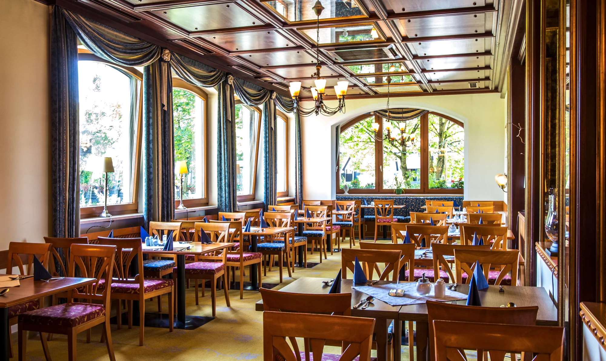 Bavorský hotel s polopenzí a neomezenými lázněmi o velikosti 1 600 m²