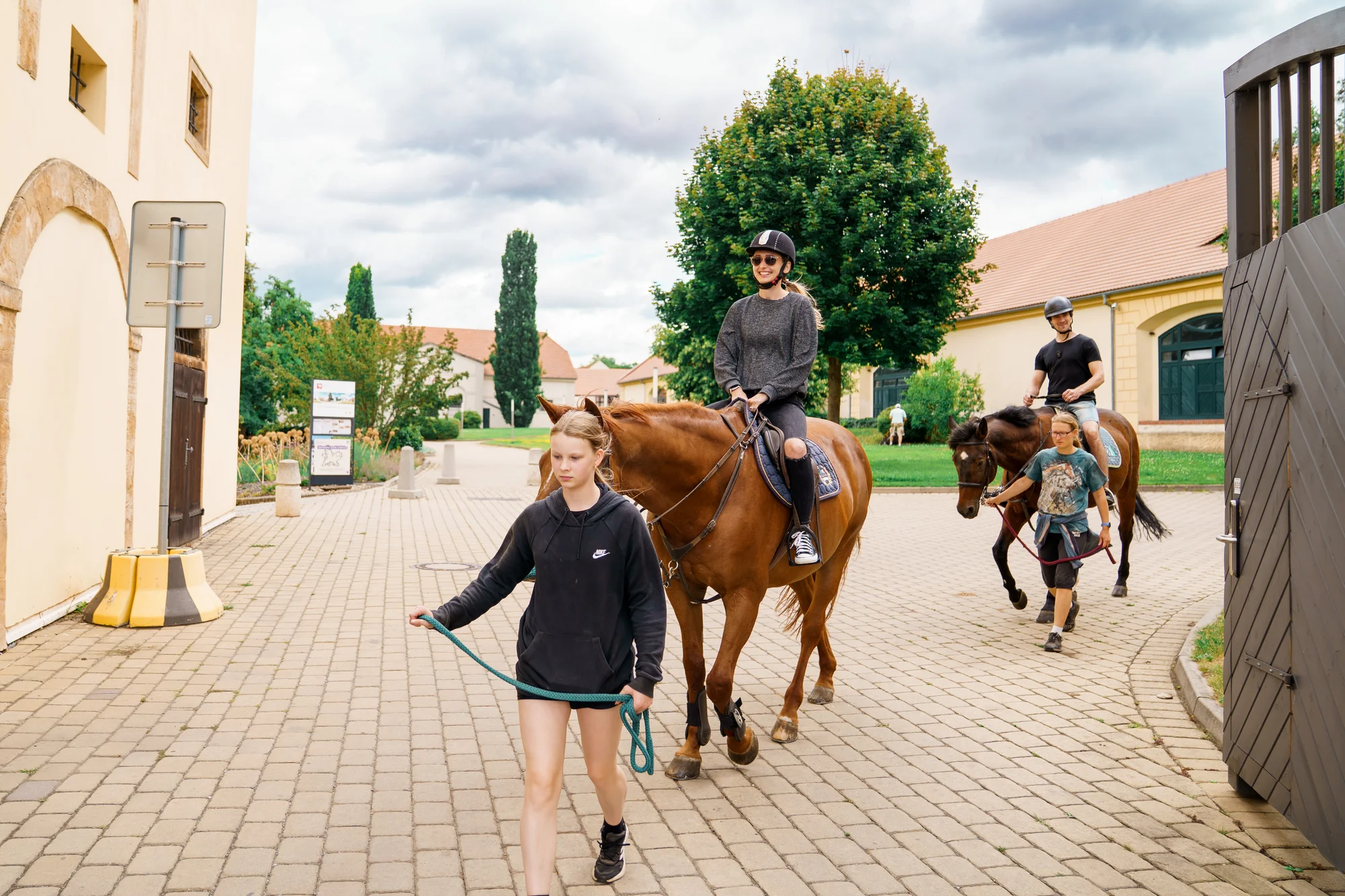Zámecký hotel 15 km od Prahy: luxusní pokoje, snídaně i večeře a vstupenky na výstavy