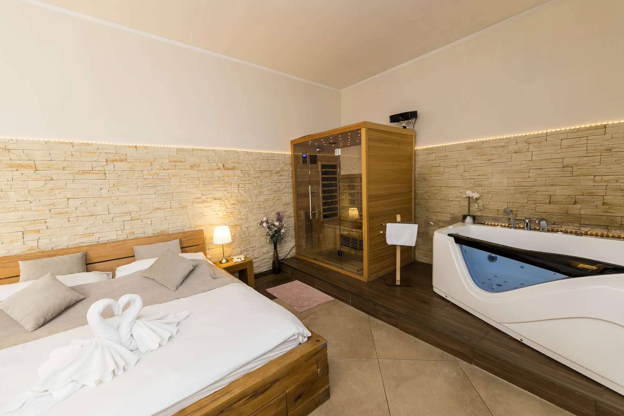 Wellness pobyt v Pardubicích: pokoje či domek s vířivkou a saunou, solná jeskyně i privátní wellness