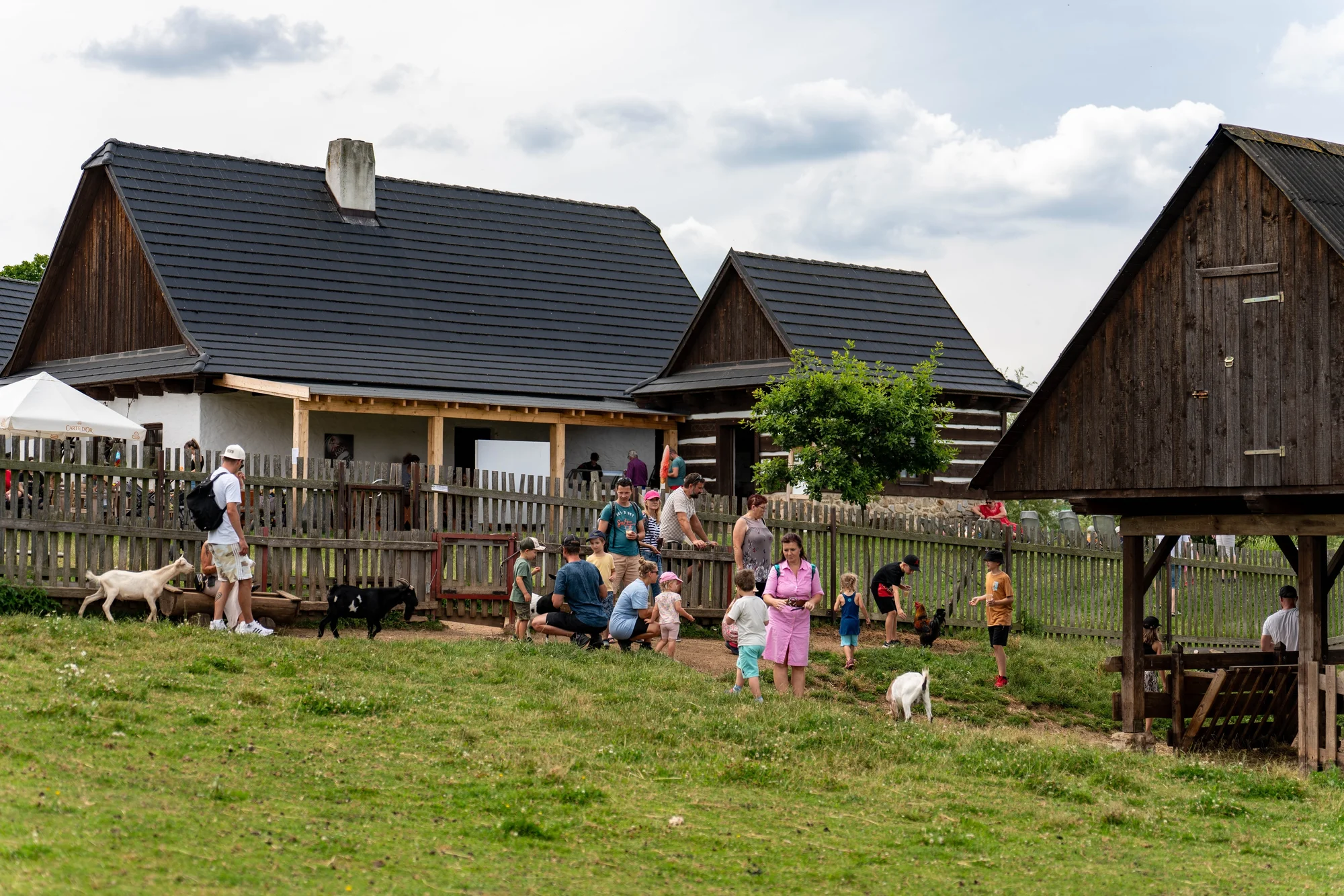 Vstupné do Centra Eden: projděte si historickou lékárnu, Horáckou vesnici i Pyramidu, pro jednotlivce či rodinu