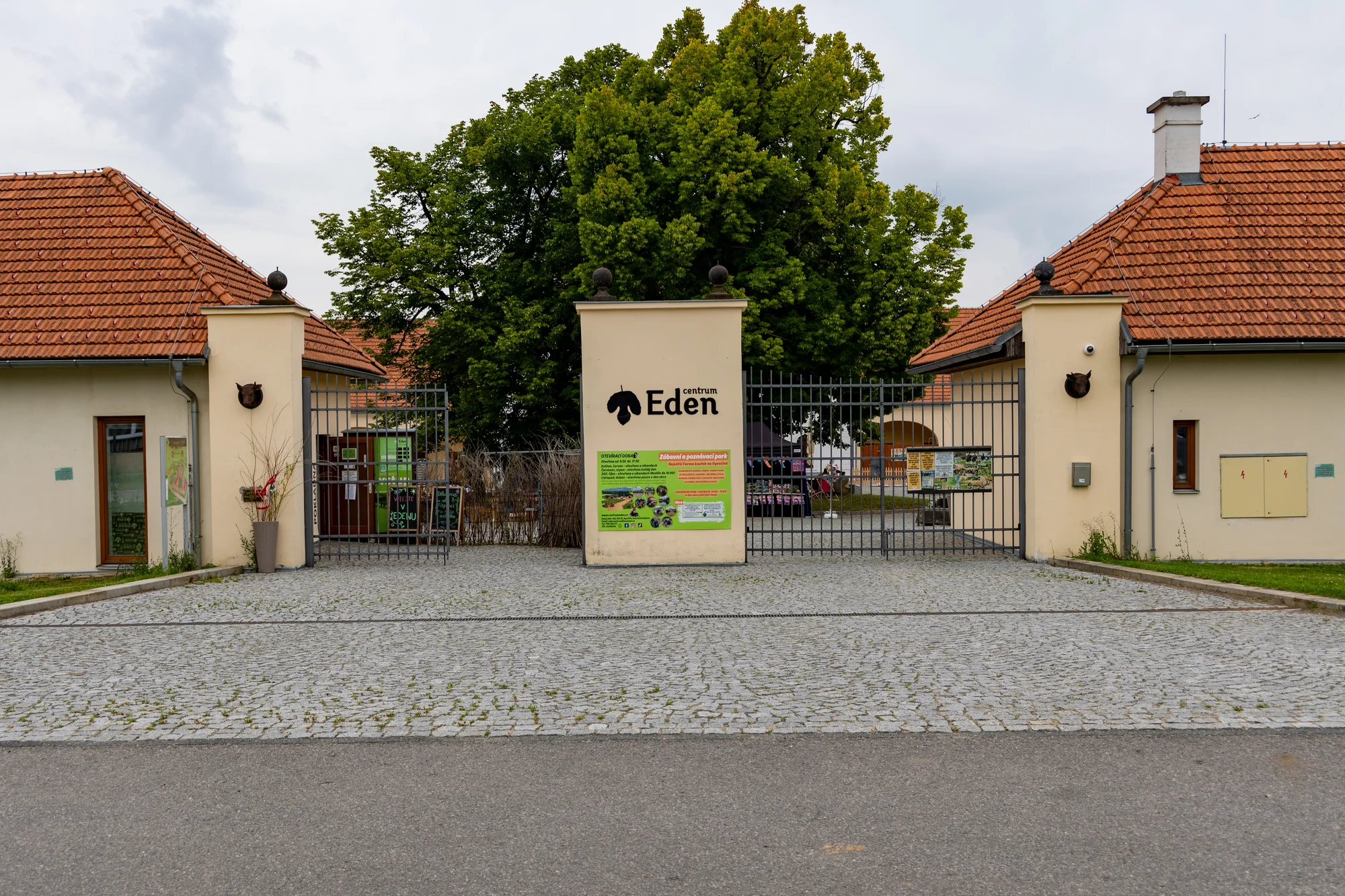 Vstupné do Centra Eden: projděte si historickou lékárnu, Horáckou vesnici i Pyramidu, pro jednotlivce či rodinu